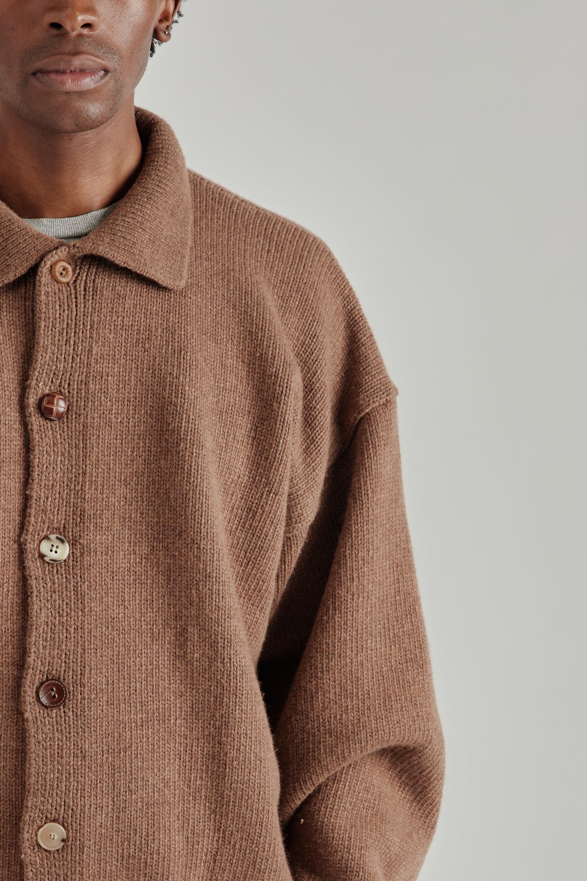 Estudio Niksen FW26 Mismatch Button Cardigan Brown2006