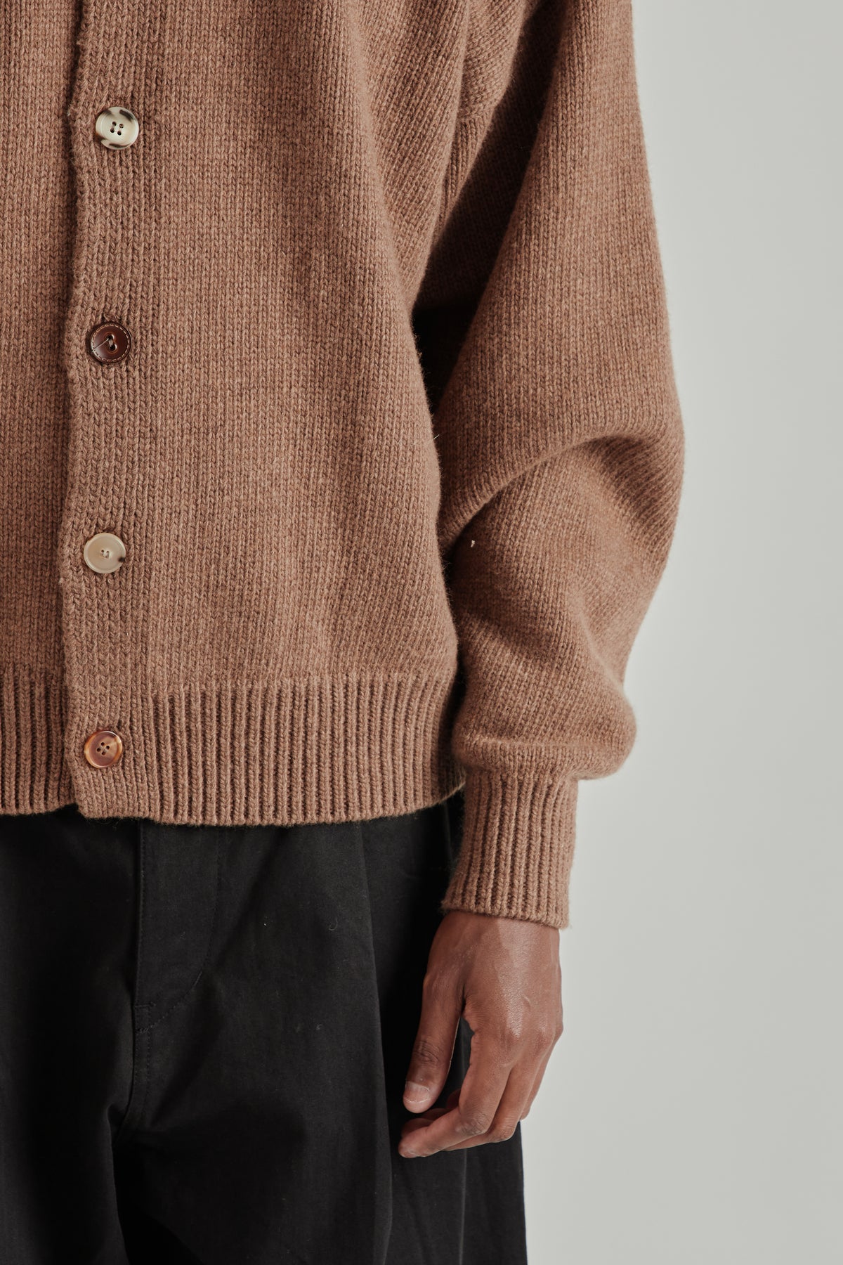 Estudio Niksen FW26 Mismatch Button Cardigan Brown2007