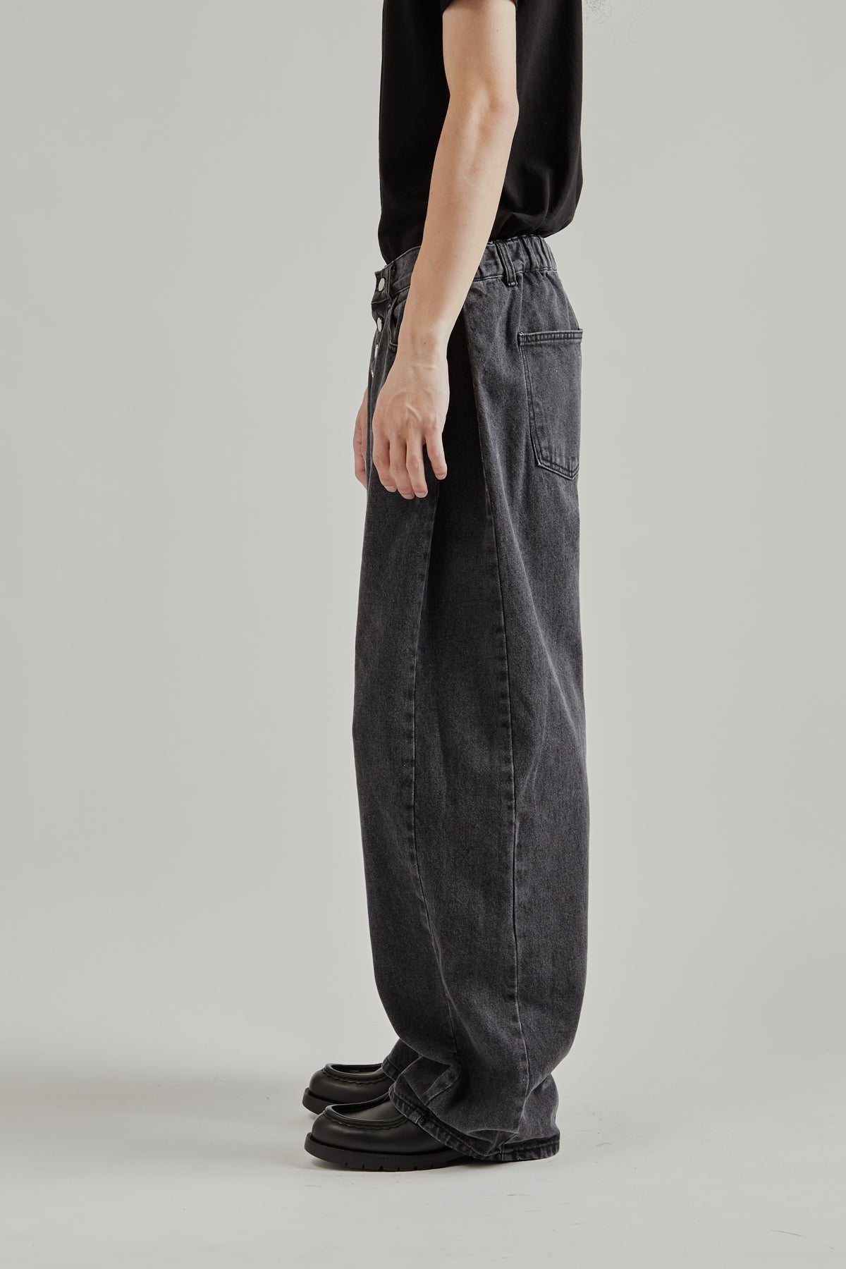 Side-Pleat Big Jeans - Black