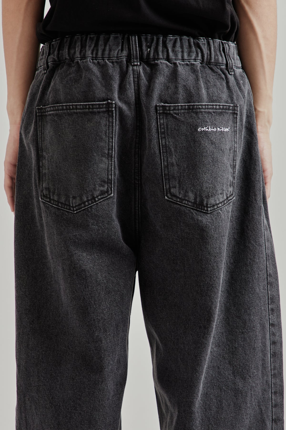 Side-Pleat Big Jeans - Black
