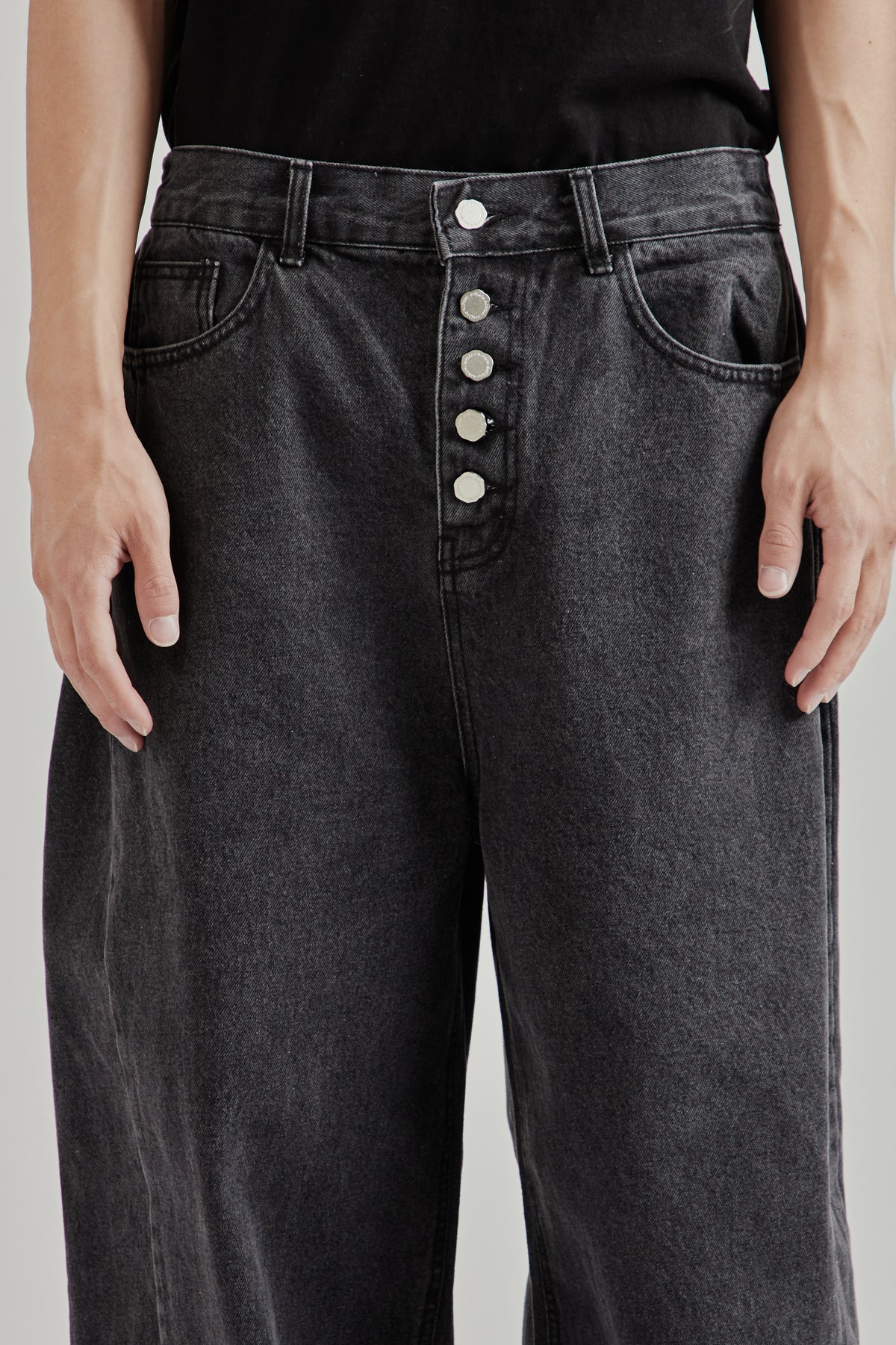 Side-Pleat Big Jeans - Black
