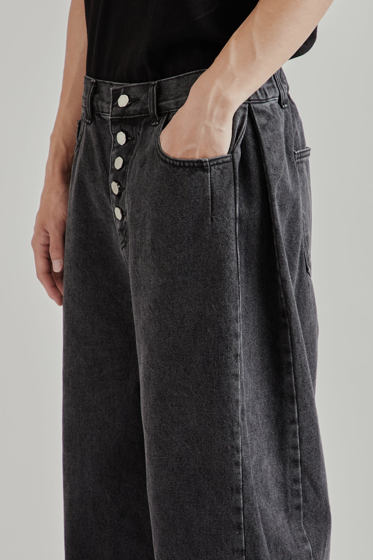 Side-Pleat Big Jeans - Black