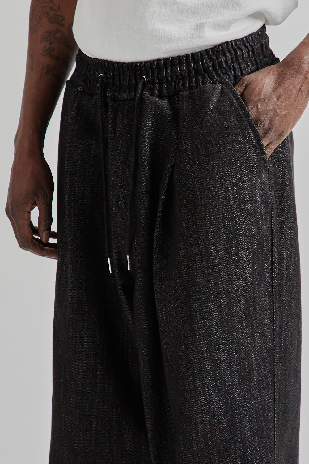 Estudio Niksen SS25 Pintuck Balloon Pants Black Denim 10