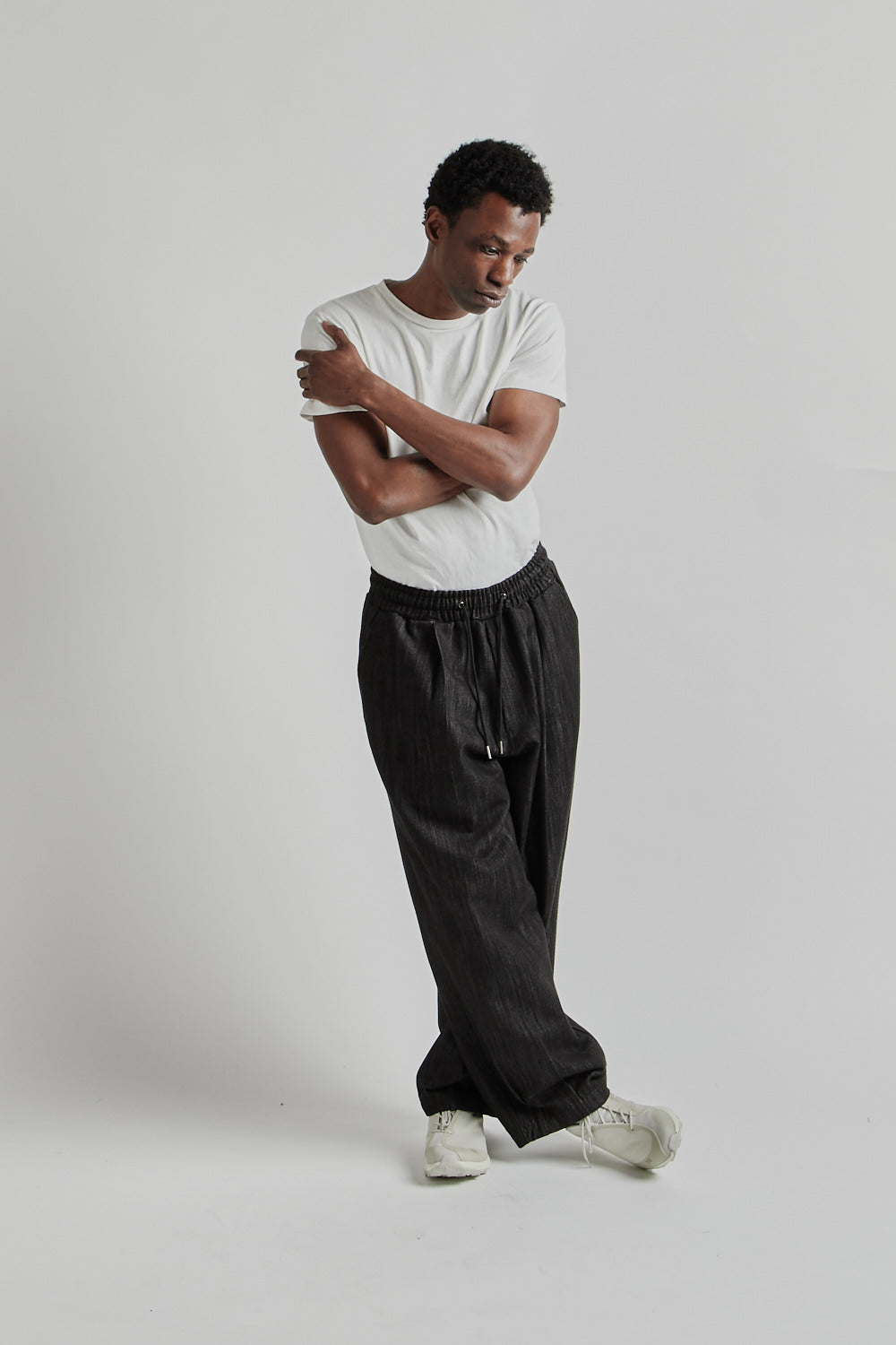 Estudio Niksen SS25 Pintuck Balloon Pants Black Denim 14