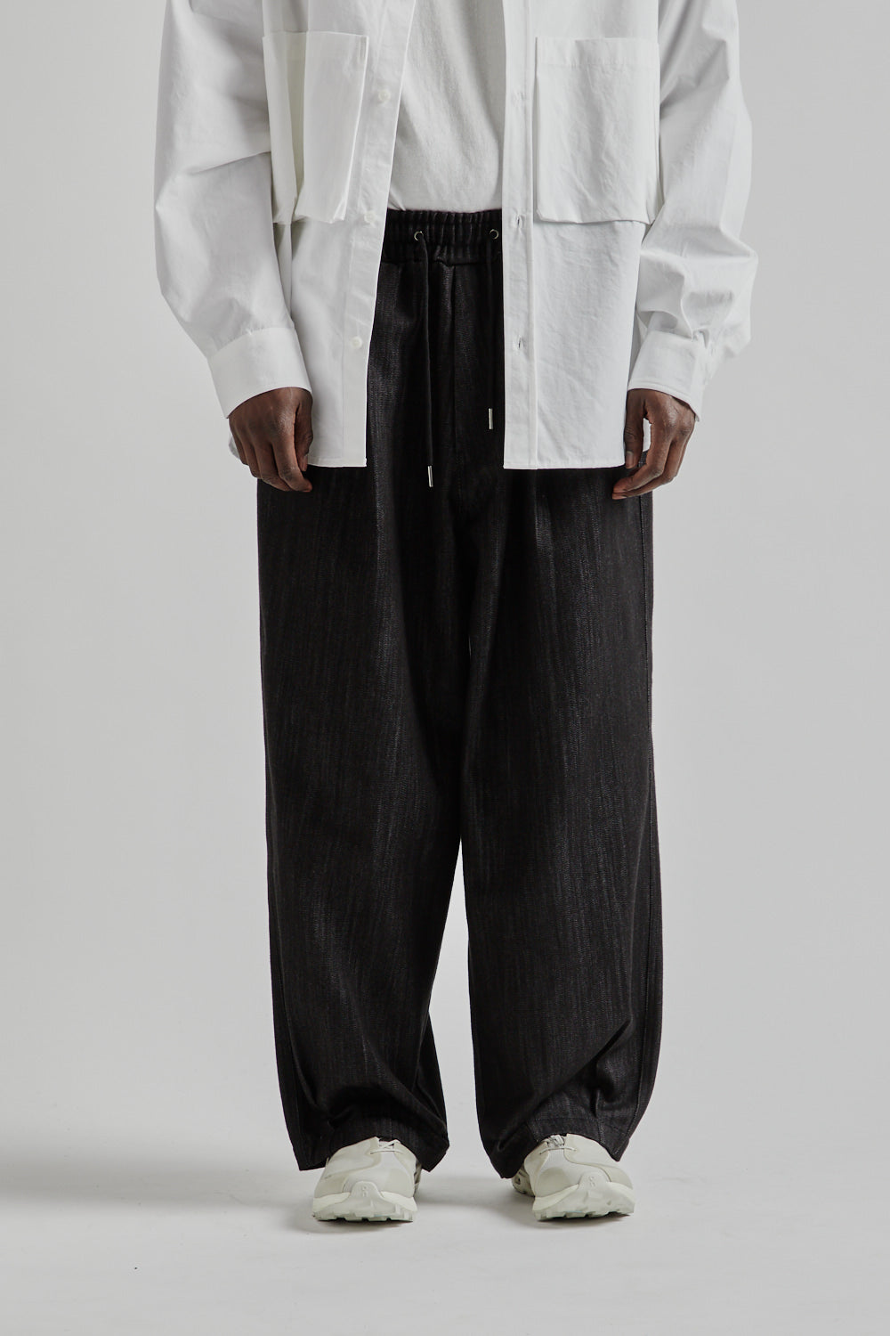 Estudio Niksen SS25 Pintuck Balloon Pants Black Denim 2