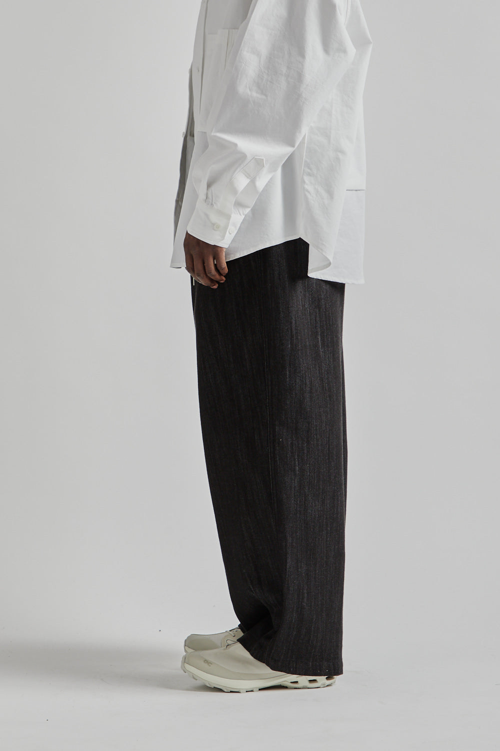 Estudio Niksen SS25 Pintuck Balloon Pants Black Denim 3