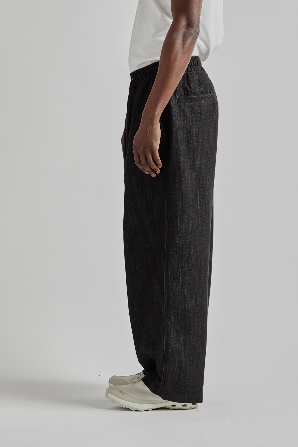 Estudio Niksen SS25 Pintuck Balloon Pants Black Denim 6