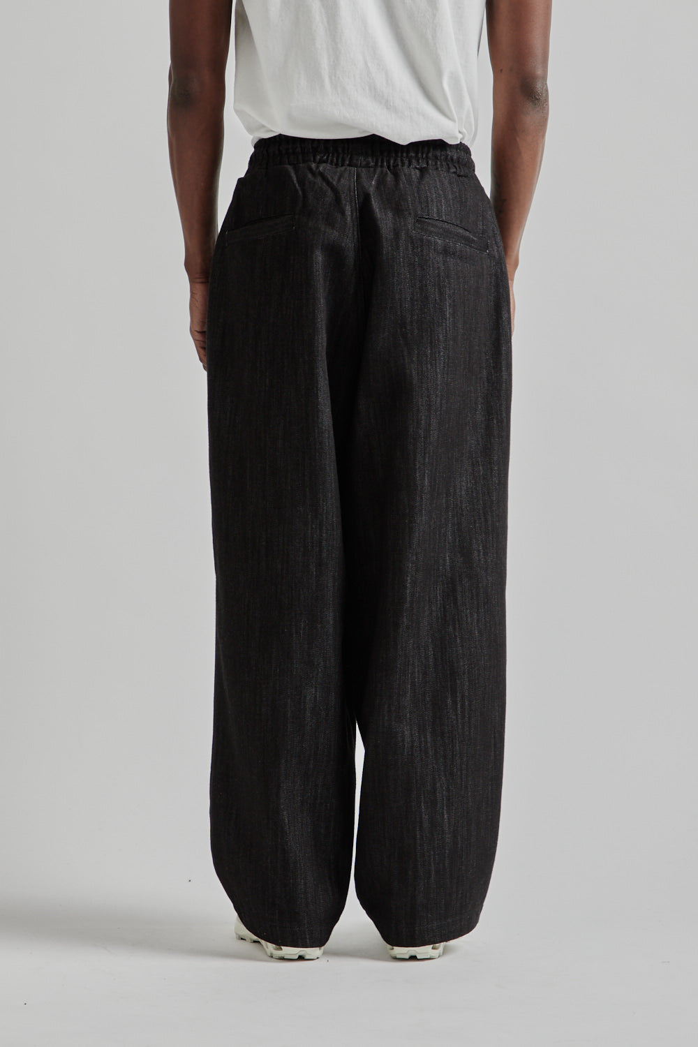Estudio Niksen SS25 Pintuck Balloon Pants Black Denim 7