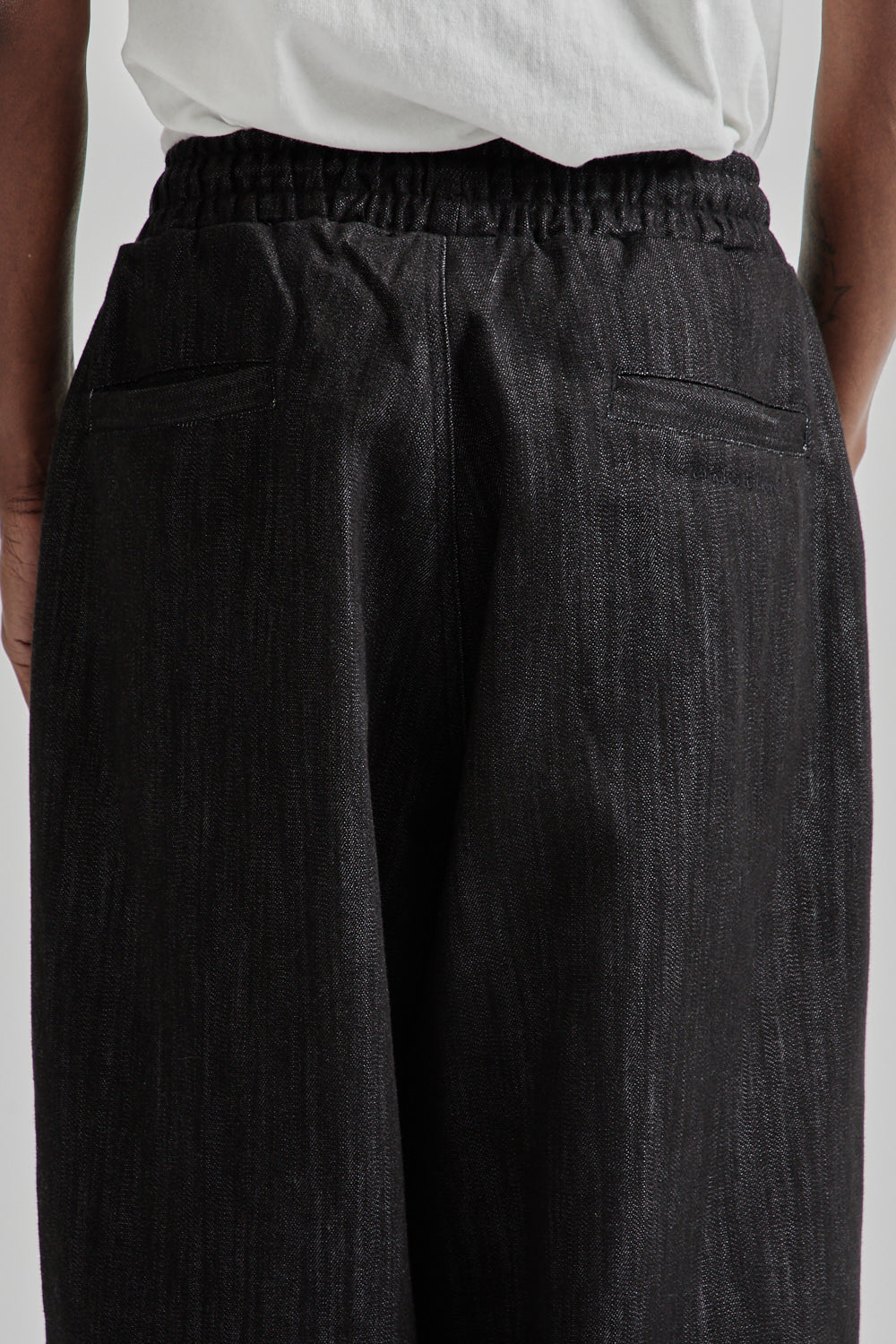 Estudio Niksen SS25 Pintuck Balloon Pants Black Denim 8