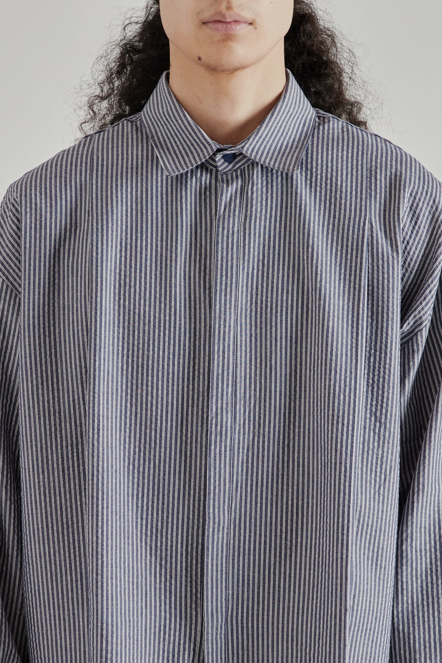 Estudio Niksen SS26 Boxy Pleated Shirt Navy Stripe1001
