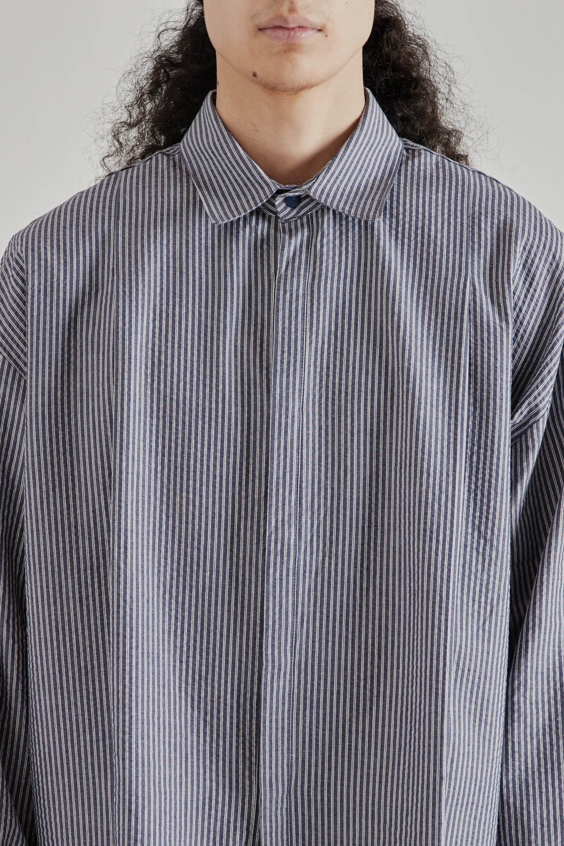 Estudio Niksen SS26 Boxy Pleated Shirt Navy Stripe1001