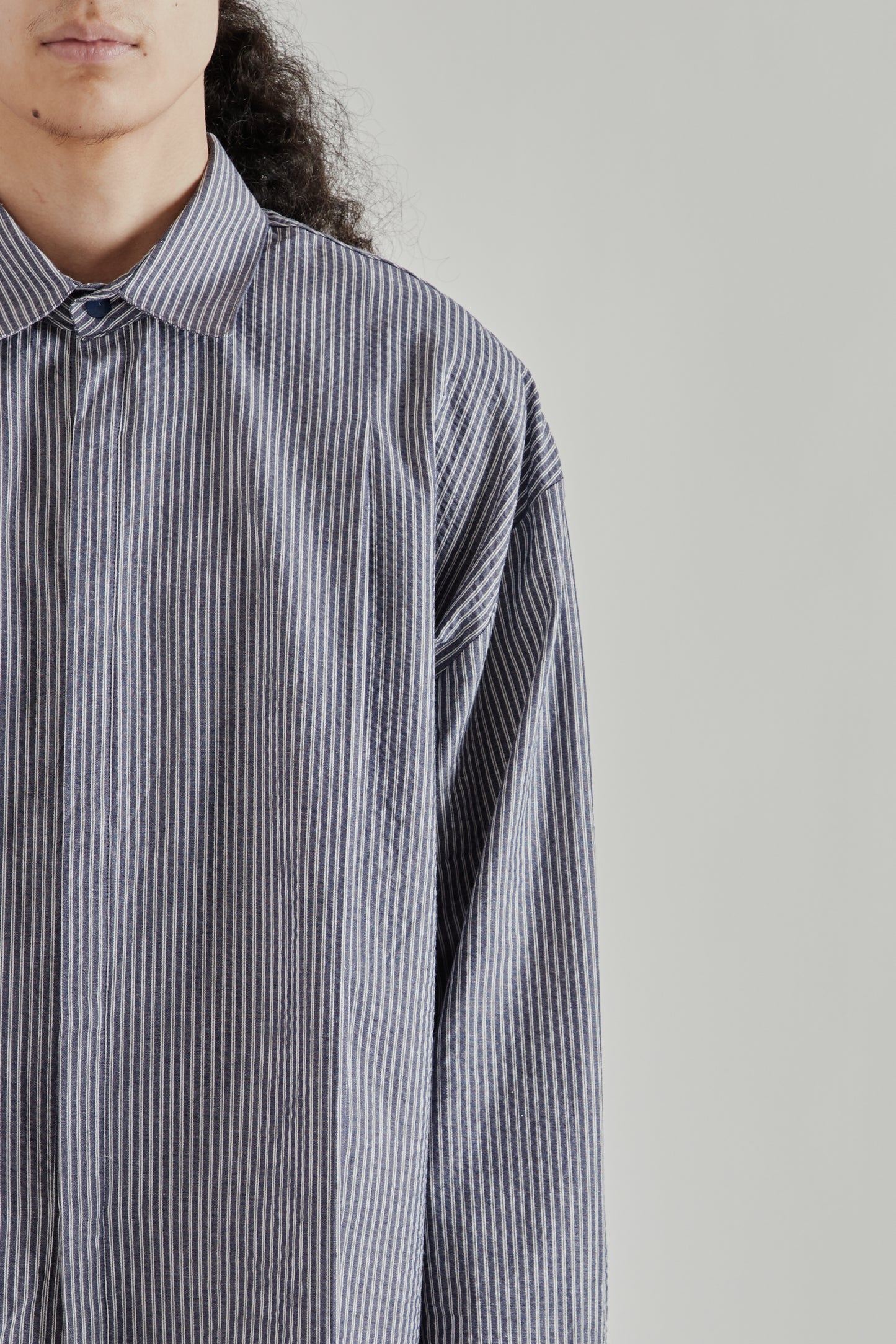Estudio Niksen SS26 Boxy Pleated Shirt Navy Stripe1002