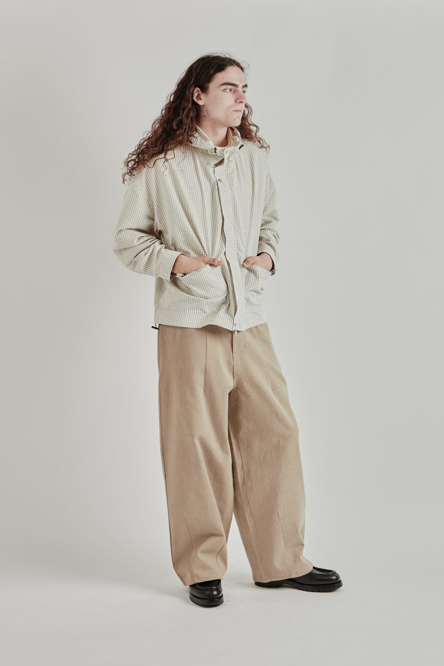 Estudio Niksen SS26 Bungee-Strap Checkered Jacket Oatmeal0199