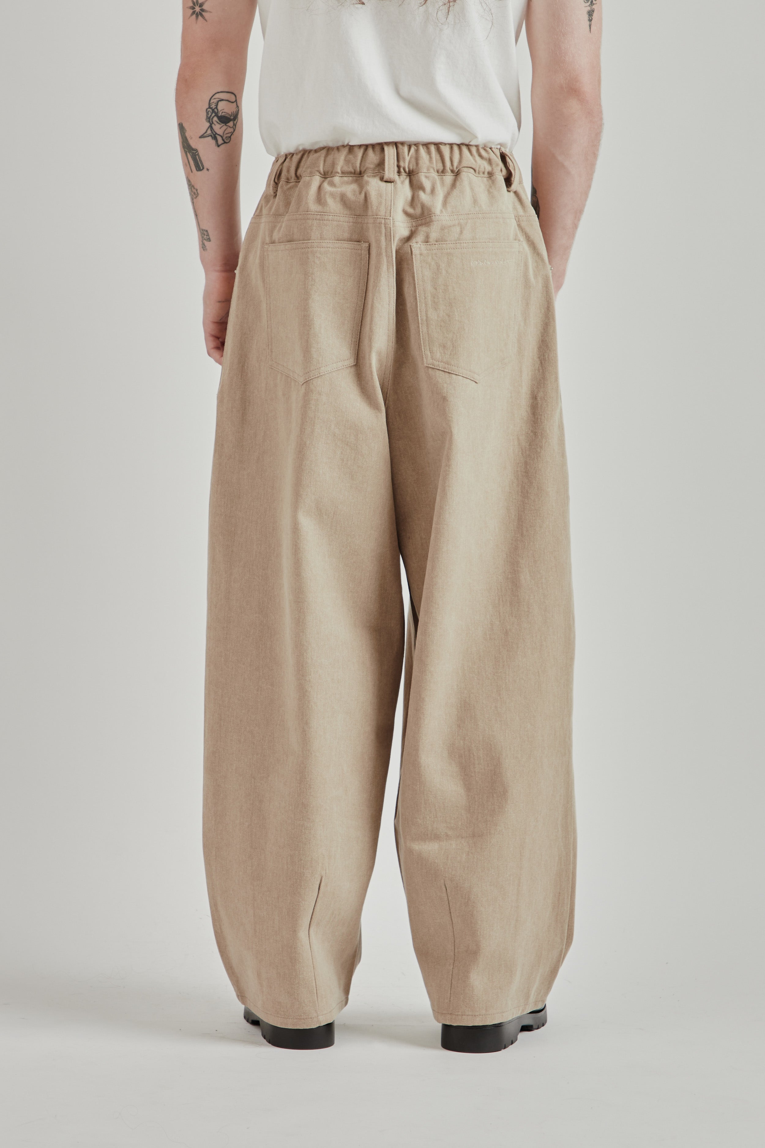 Estudio Niksen Double-Dart Denim Jeans - Brown | Wallace
