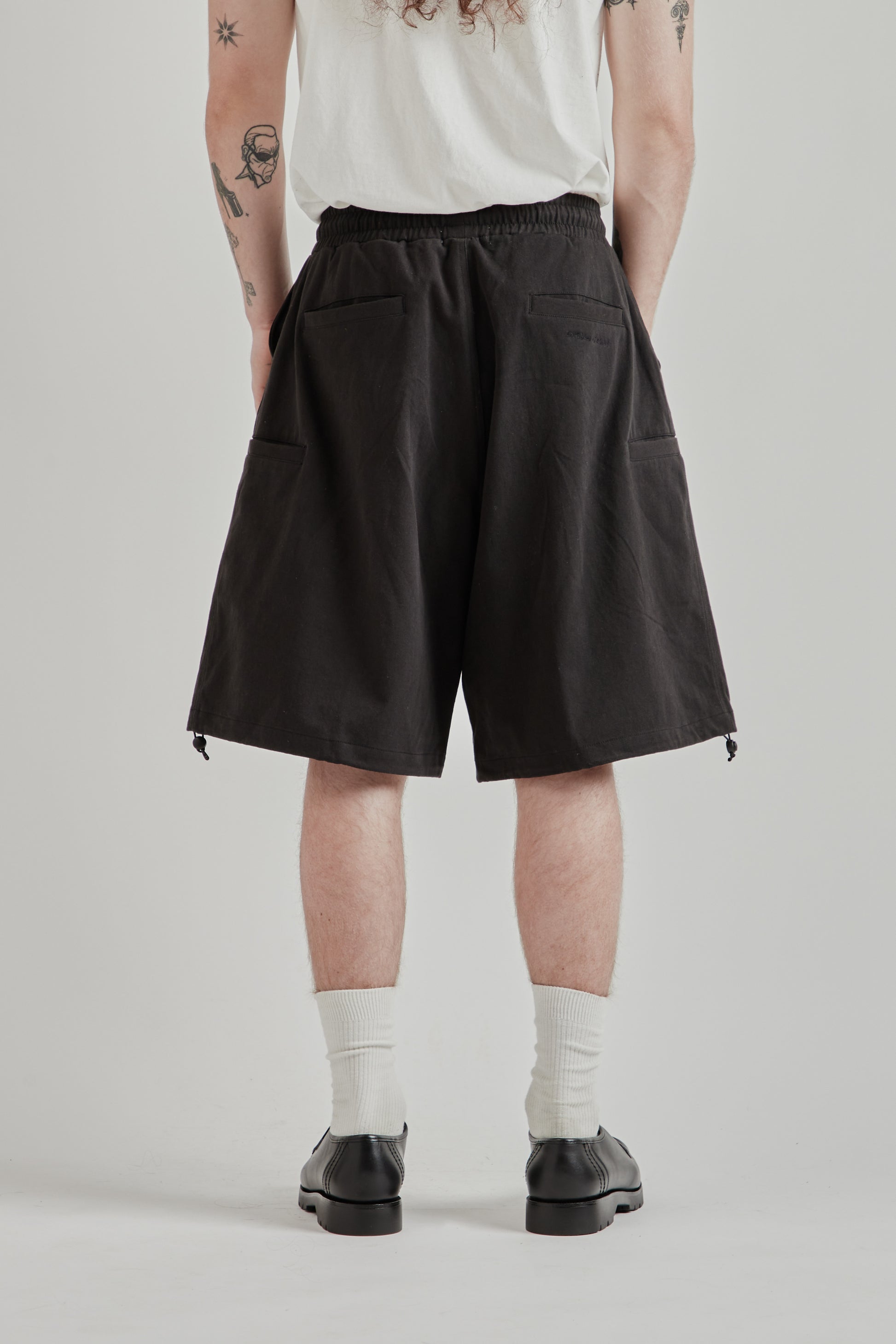 Estudio Niksen SS26 Slit Cargo Balloon Shorts Black0014