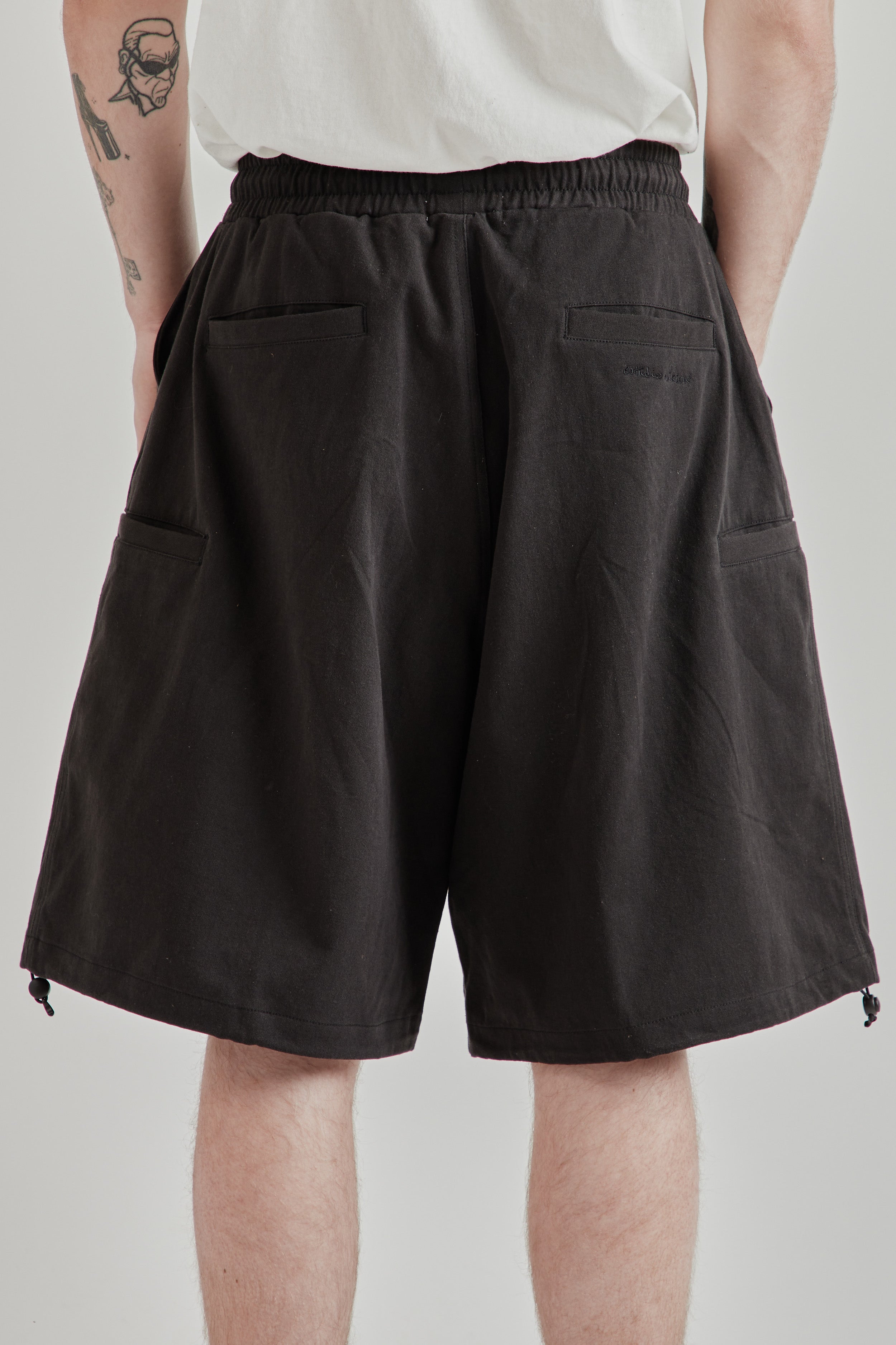 Estudio Niksen Slit Cargo Balloon Shorts - Black | Wallace