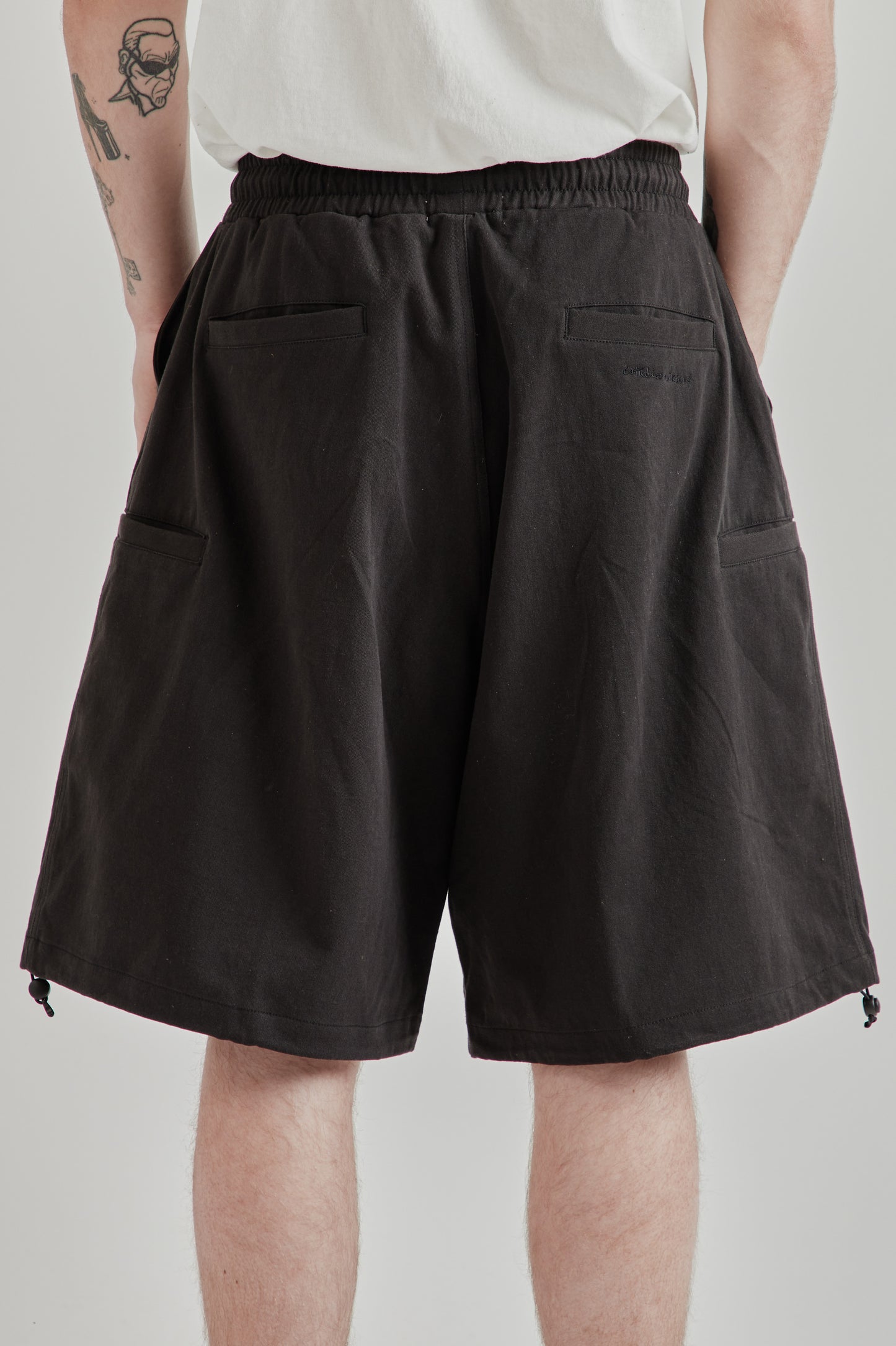 Estudio Niksen SS26 Slit Cargo Balloon Shorts Black1323