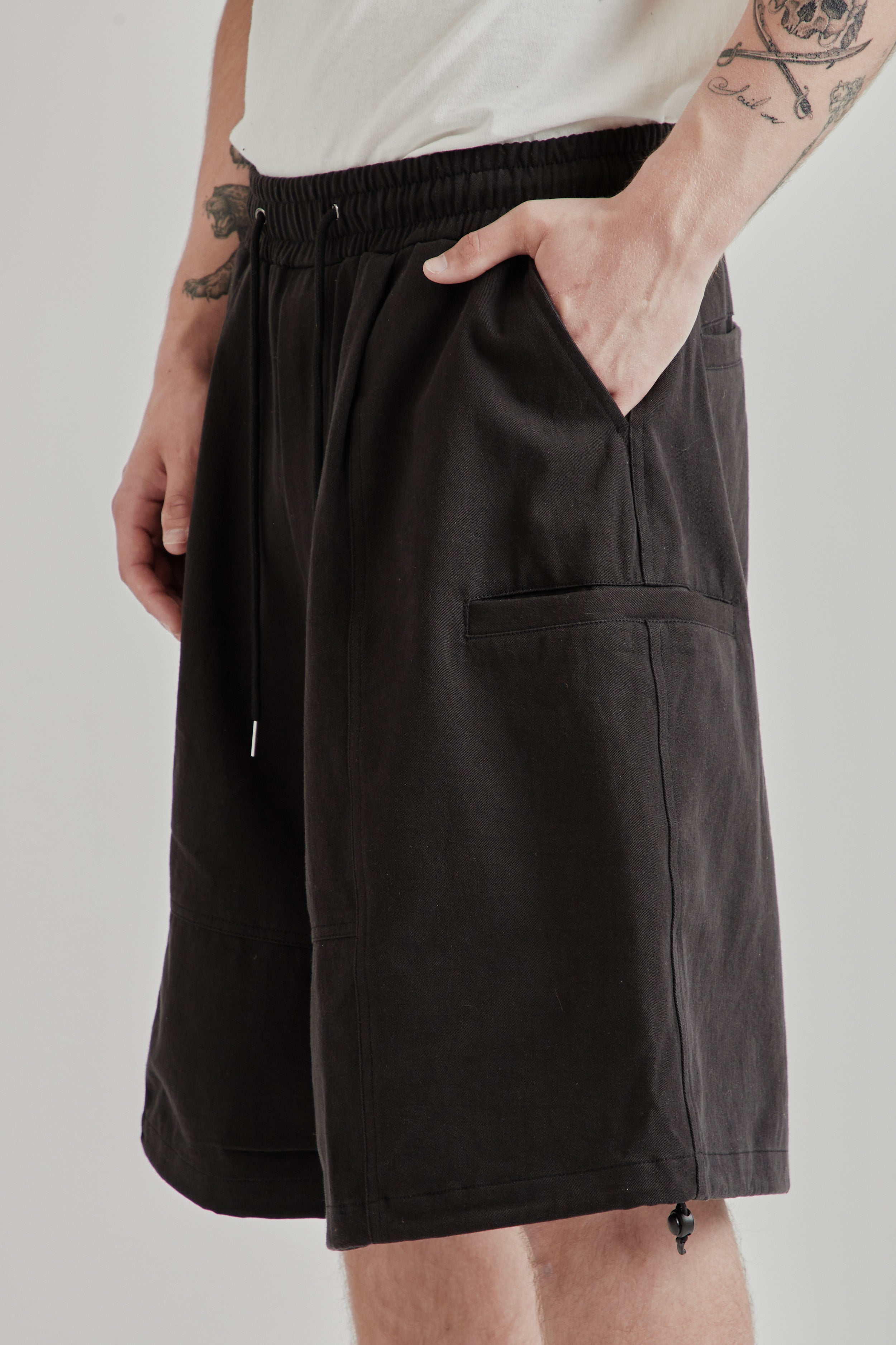 Estudio Niksen Slit Cargo Balloon Shorts - Black | Wallace