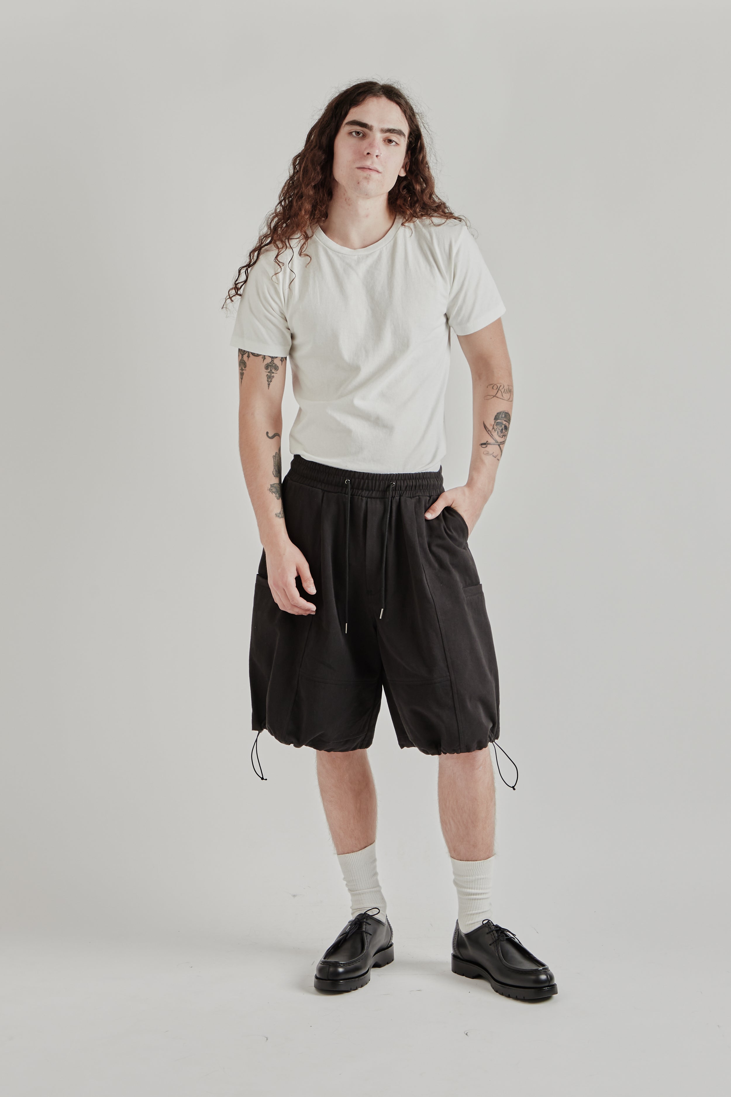 Estudio Niksen Slit Cargo Balloon Shorts - Black | Wallace