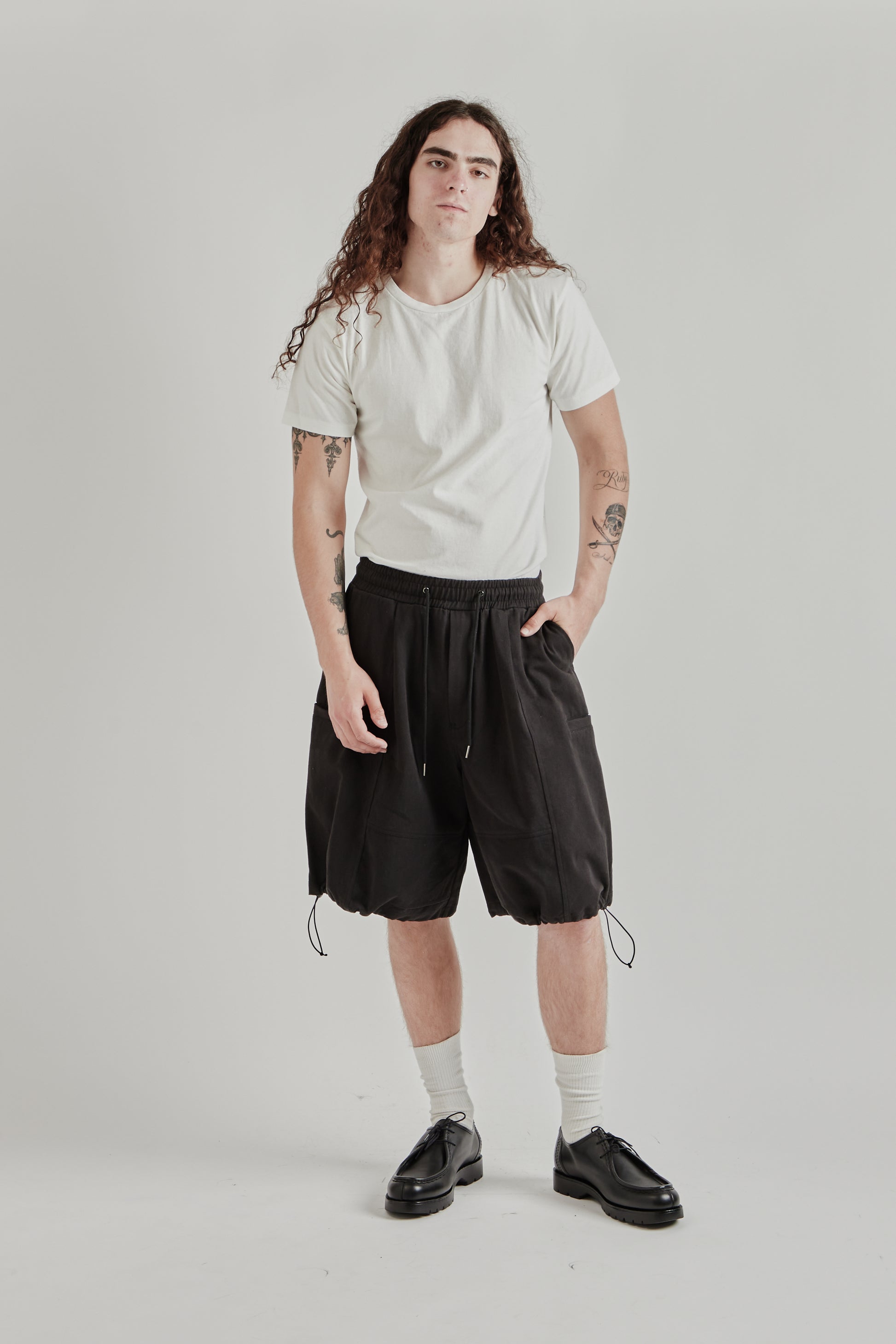 Estudio Niksen SS26 Slit Cargo Balloon Shorts Black1335