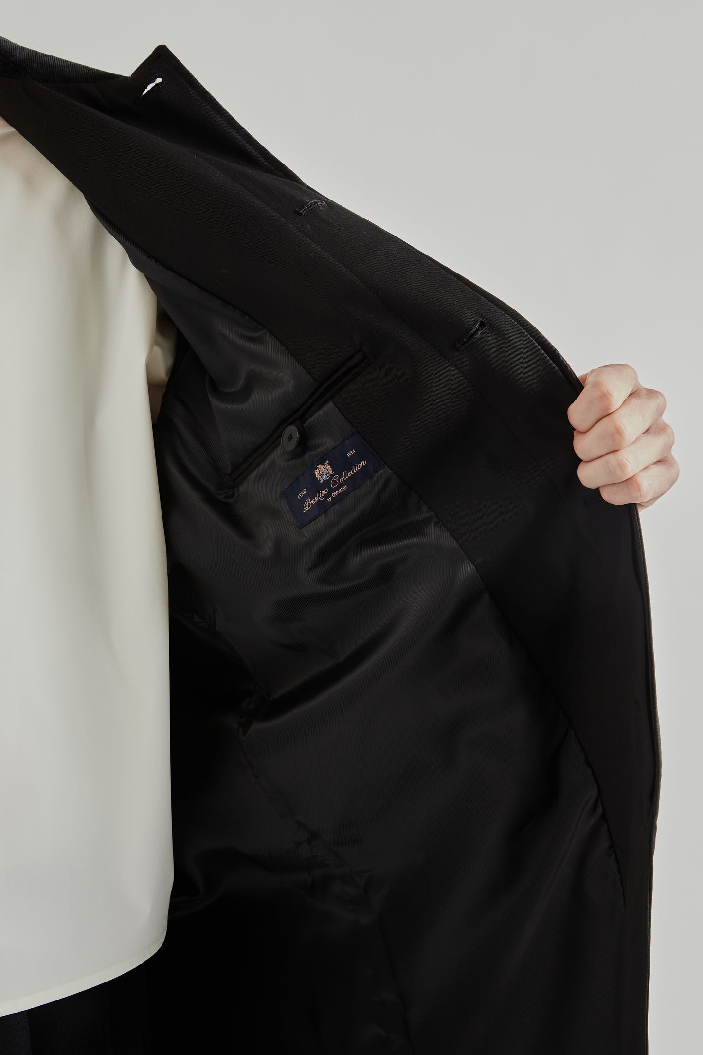 Fairly Normal FW25 Raglan Top Coat Black 12