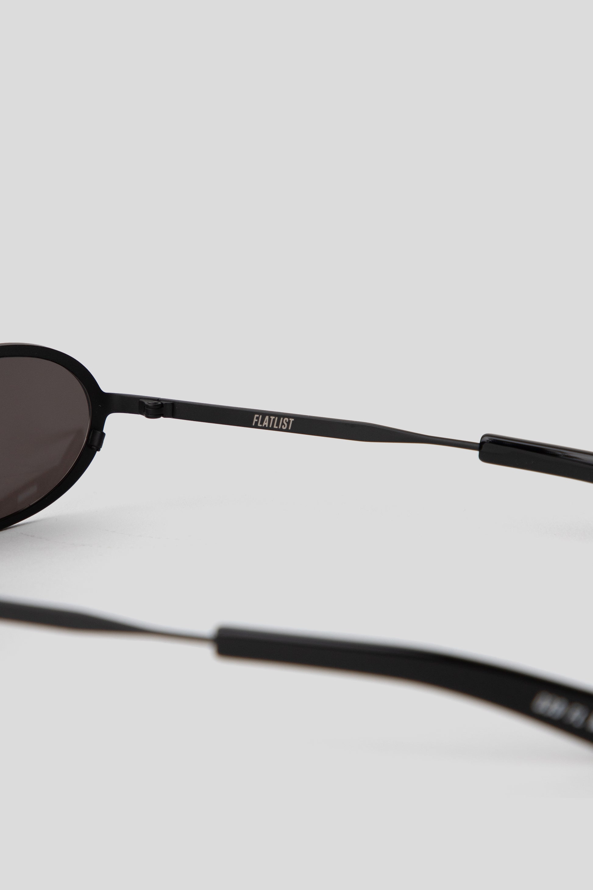 Flastlist Cohen Matte Black Solid Black 02