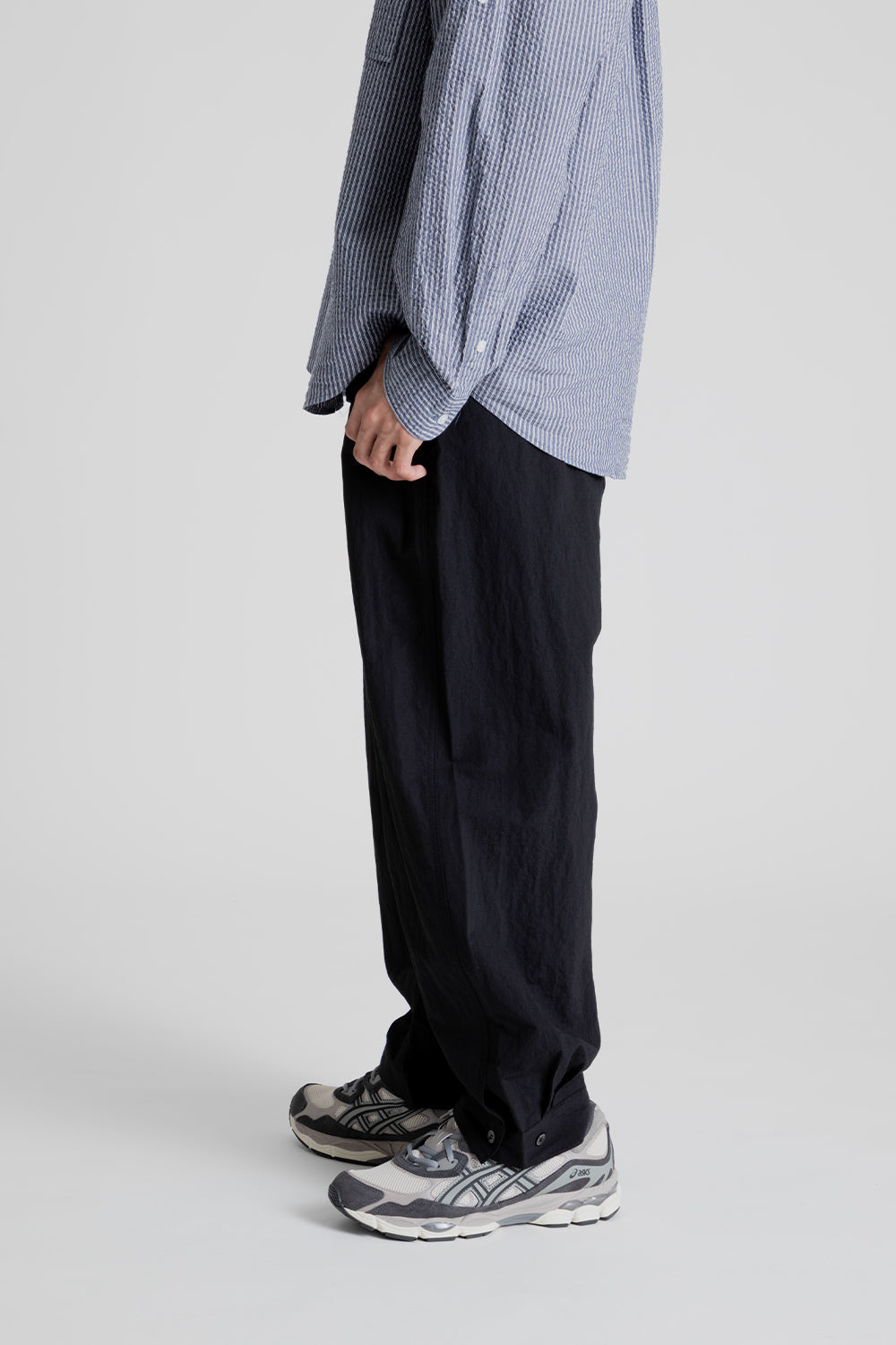 Frizmworks Curved Cuffs Pants in Black