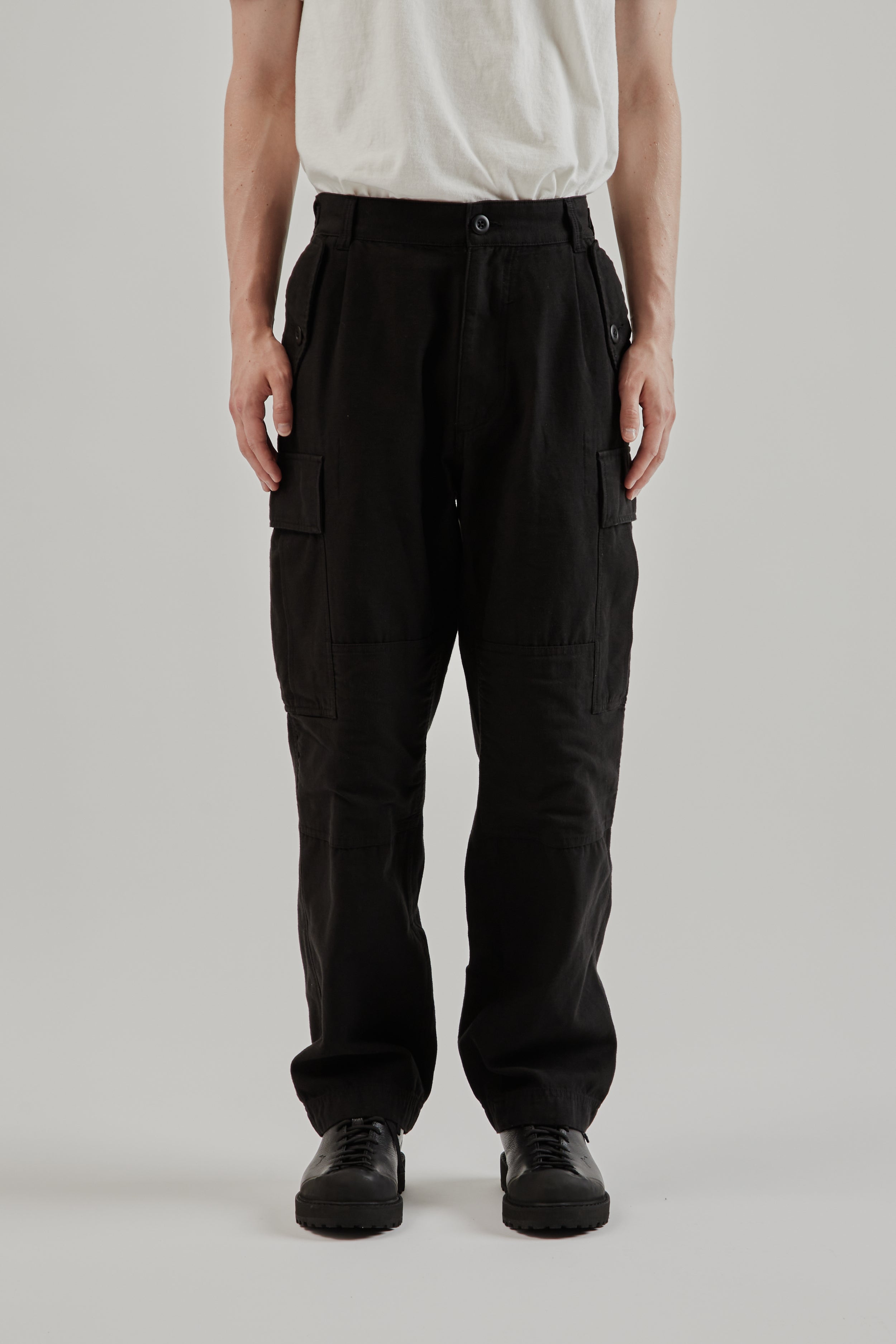 ATON　BACK SATIN FIELD CARGO PANTS　BLACK ATON BACK SATIN FIELD CARGO PANTS BLACK WOOL BACK SATIN FIELD