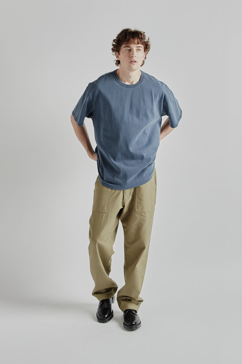 【KOOLOSET】Limited Pigment Half Tee Frizmworks OG Pigment Dyeing Half Tee - Charcoal | Wallace