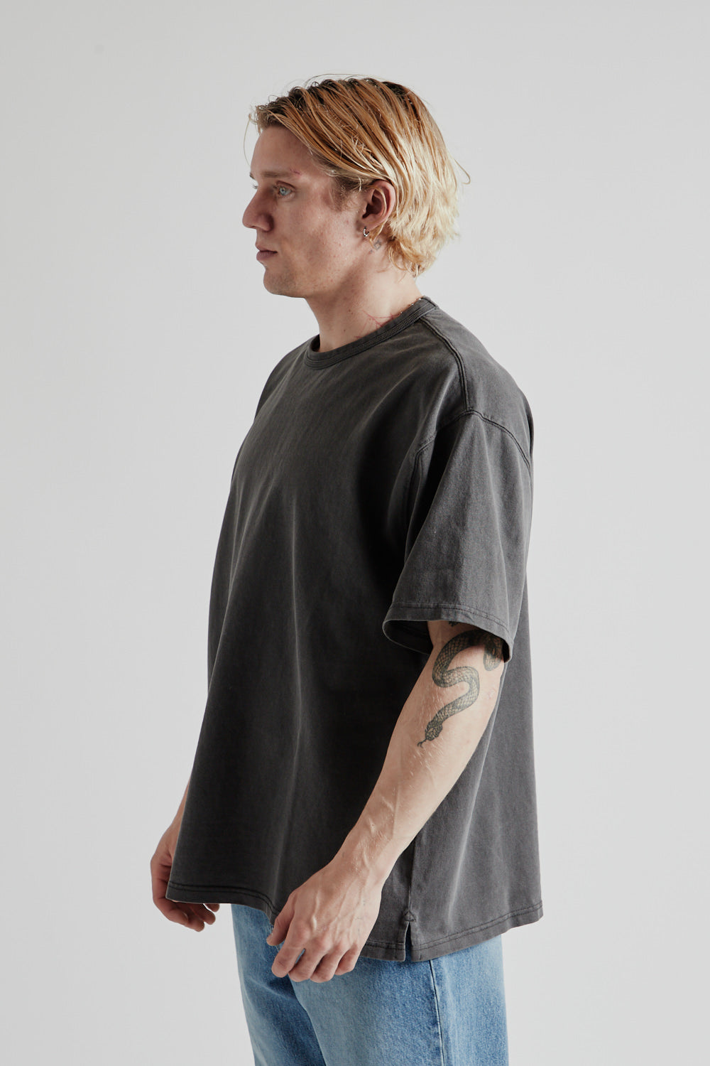 Frizmworks OG Pigment Dyeing Half Tee in Charcoal