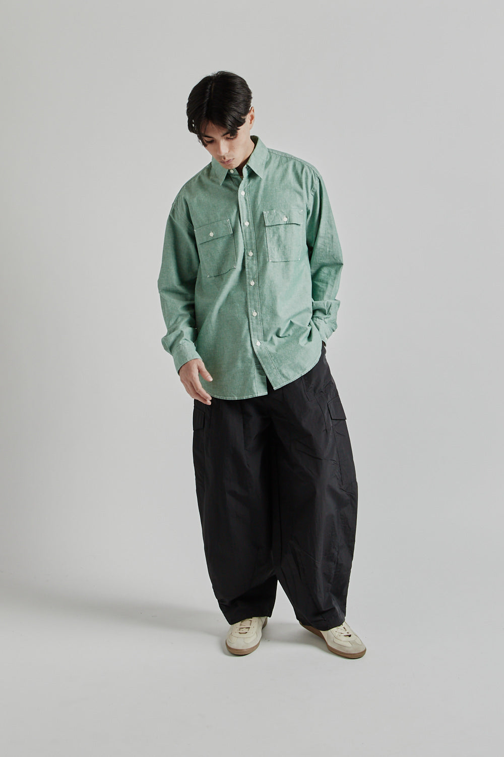 frizmworks cigarette pocket chambray shirt Men's in Indigo FrizmWORKS Please take your normal size for a slightly looser fit. Frizmworks Chambray Big Pocket Half