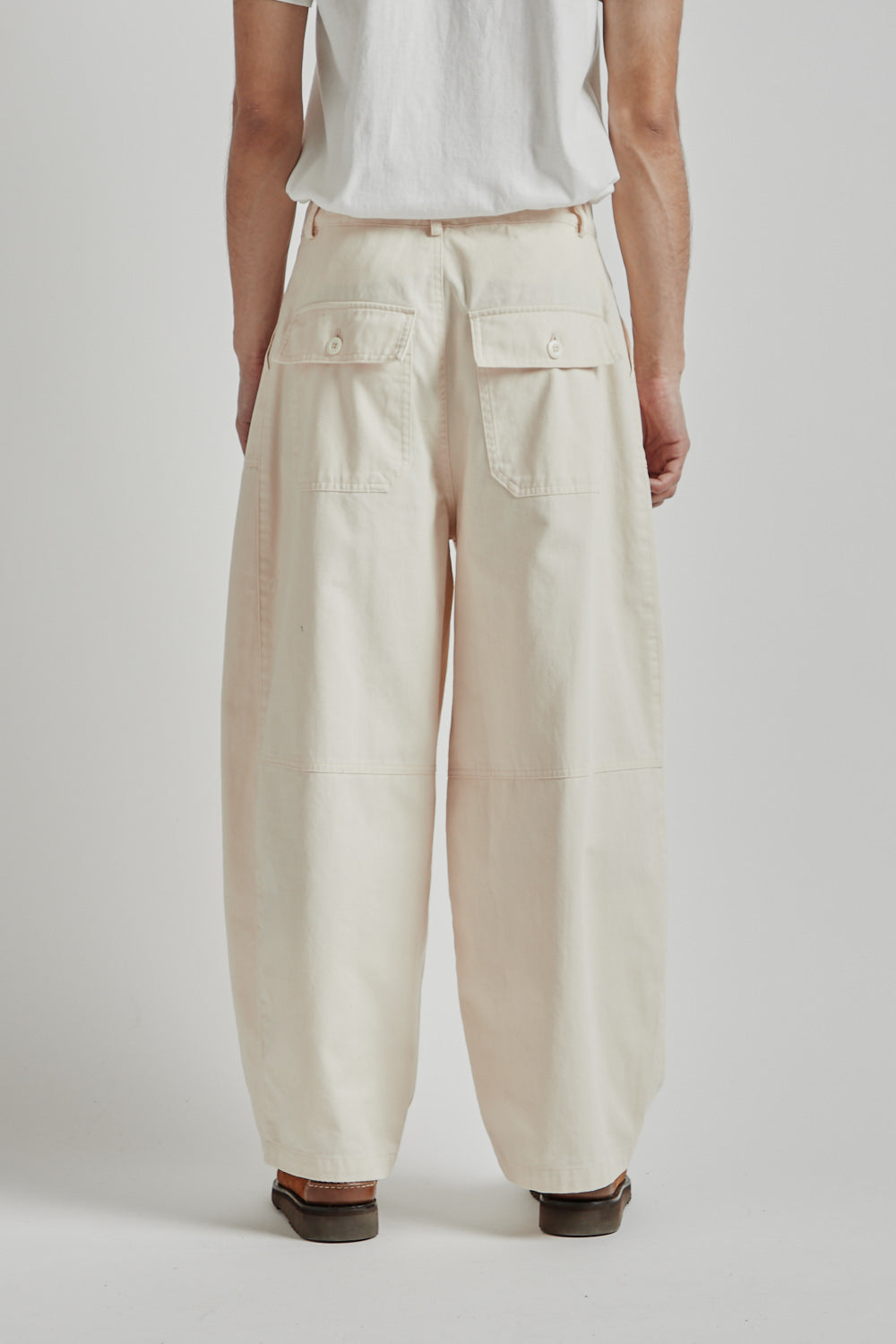 Frizmworks SS25 Twill Balloon Pants Ivory 07