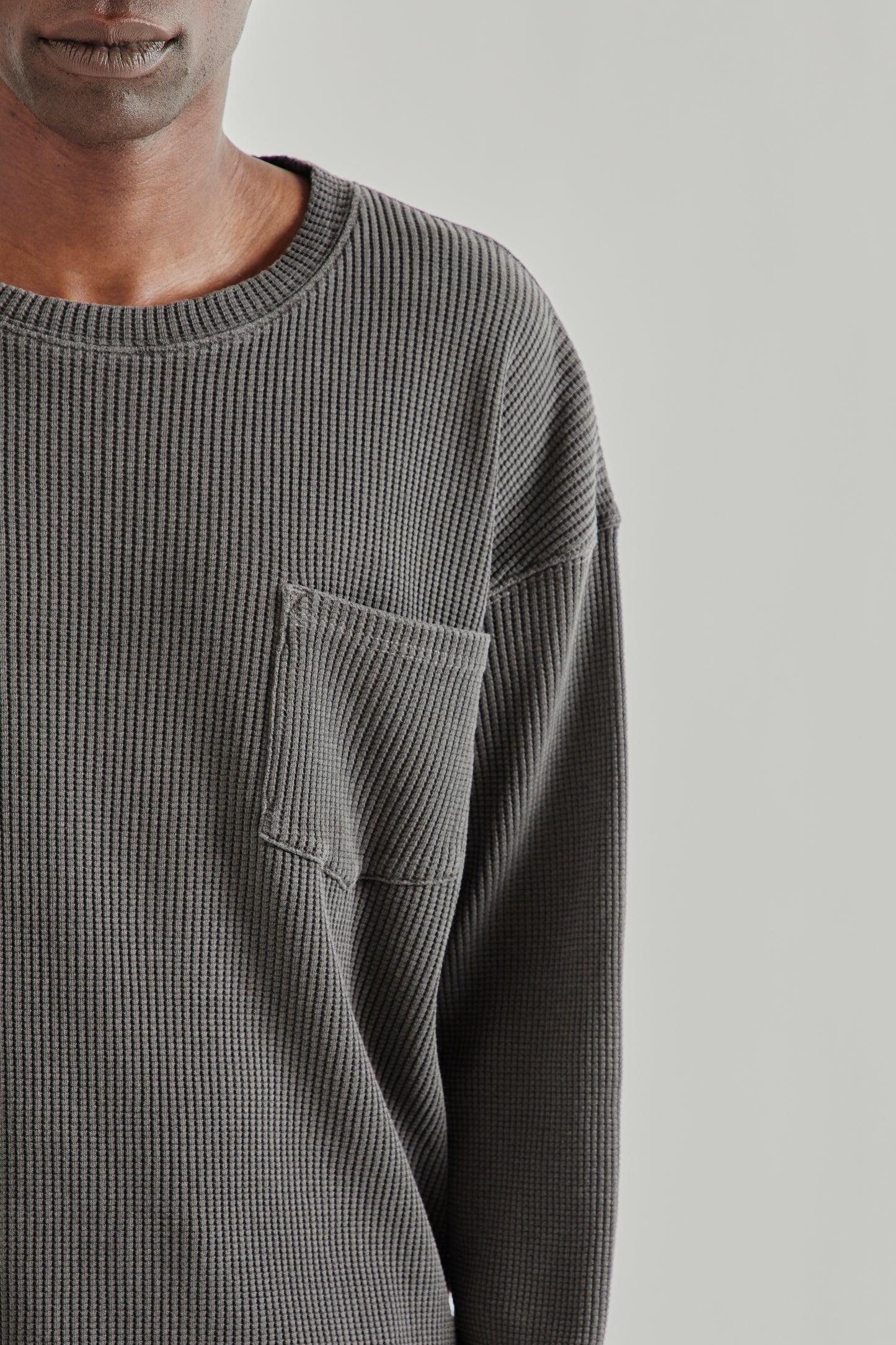 Frizmworks SS26 Pigment Dyeing Waffle Pocket Tee Charcoal5002