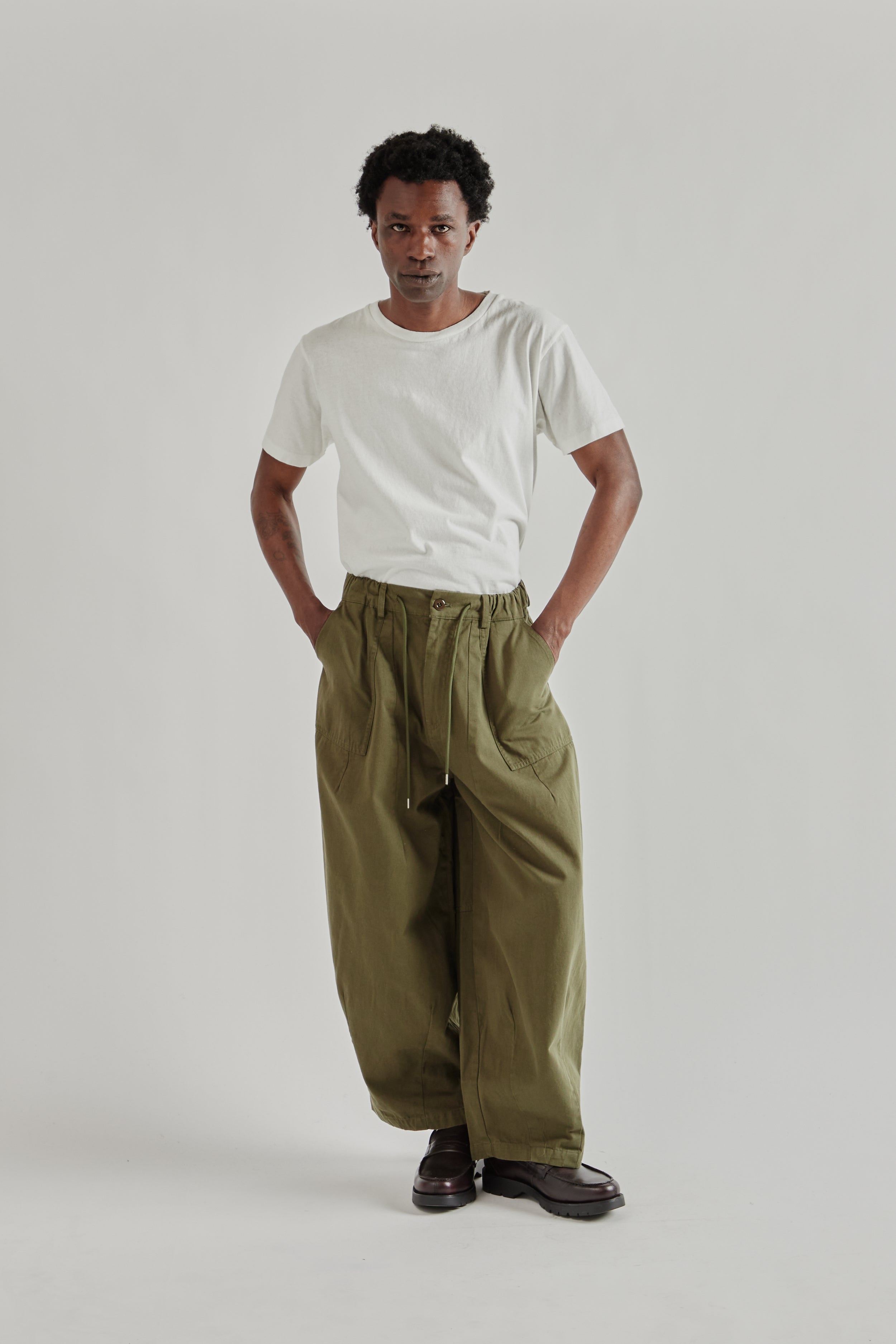 ENFOLD STRAIGHT BALLOON-PANTS ダークグリーン Frizmworks Twill Balloon Pants - Olive | Wallace Mercantile Shop