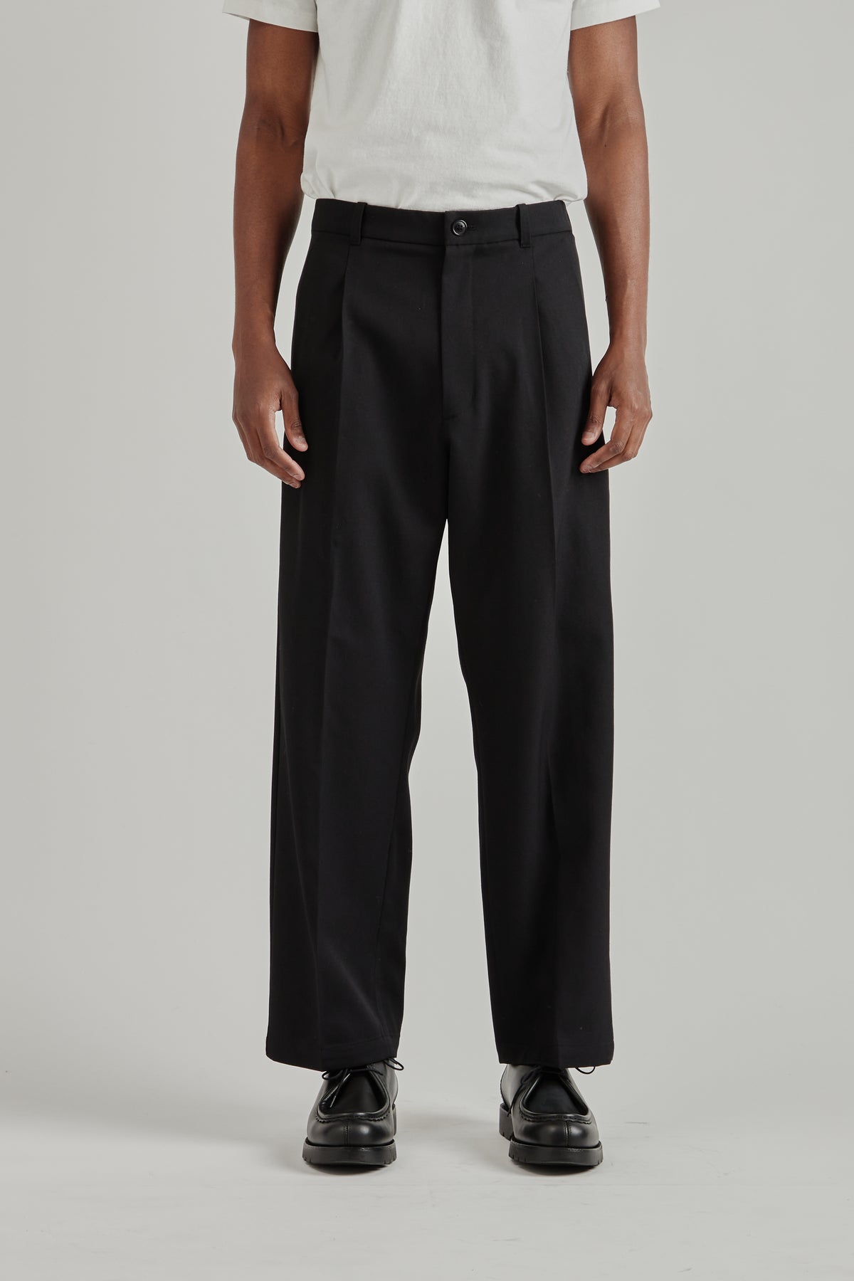 One Tuck Straight Wool Pants - Black