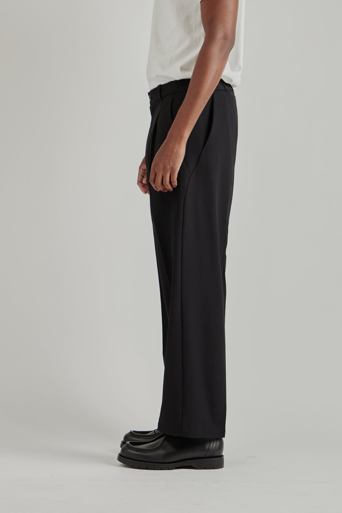 One Tuck Straight Wool Pants - Black