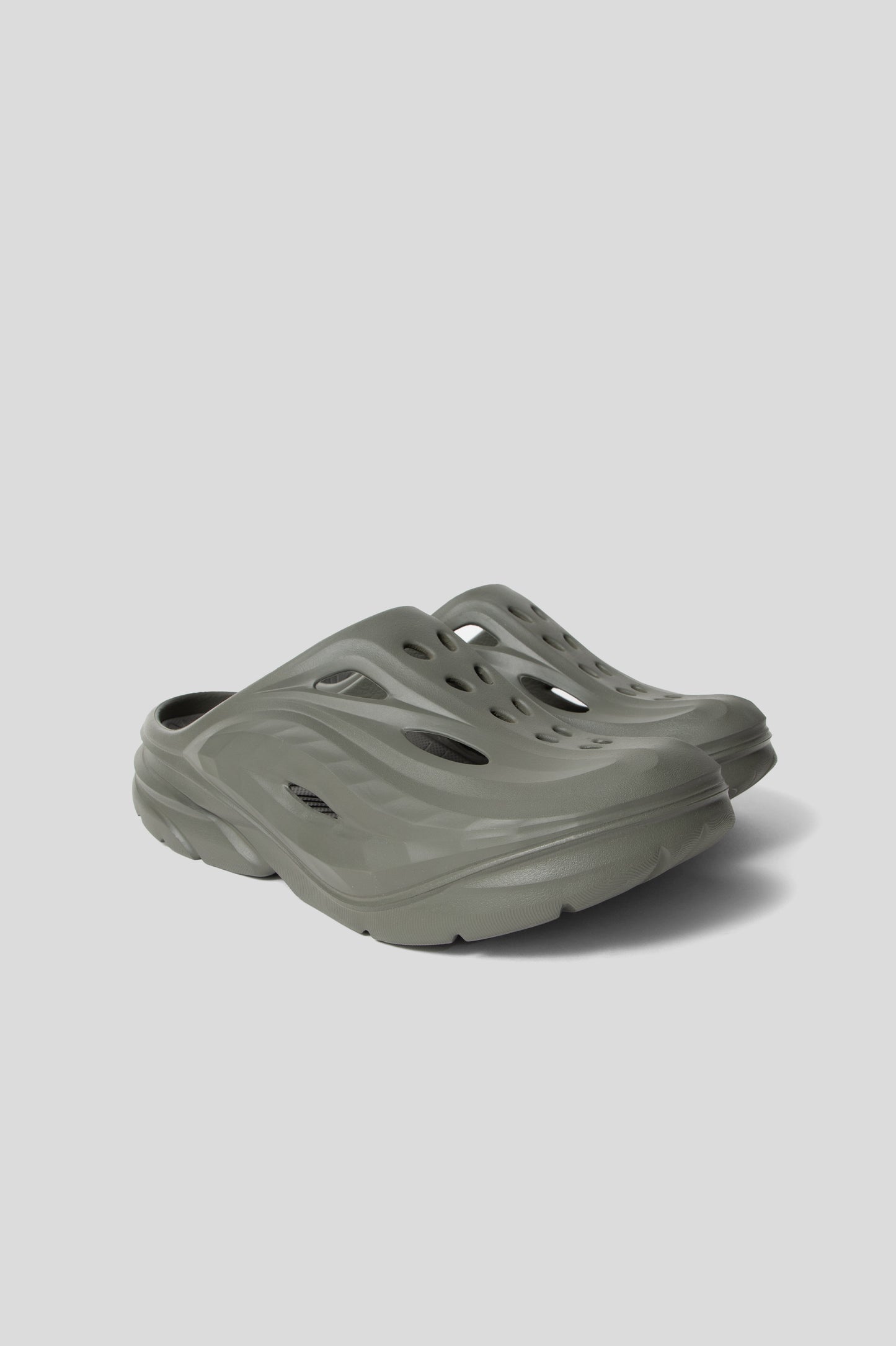 Hoka All Gender Ora Recovery Mule in Slate/Slate