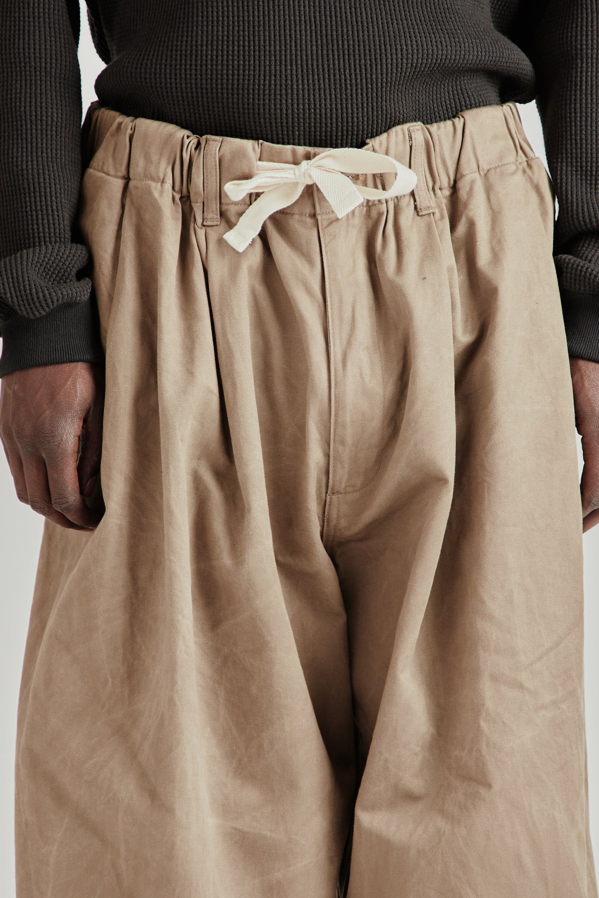 Is-ness FW26 Balloon EZ Pants Beige0173