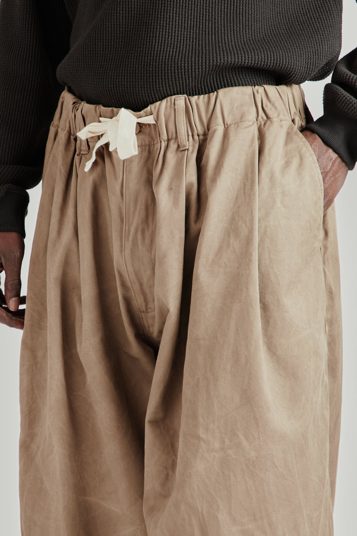 Is-ness FW26 Balloon EZ Pants Beige0175