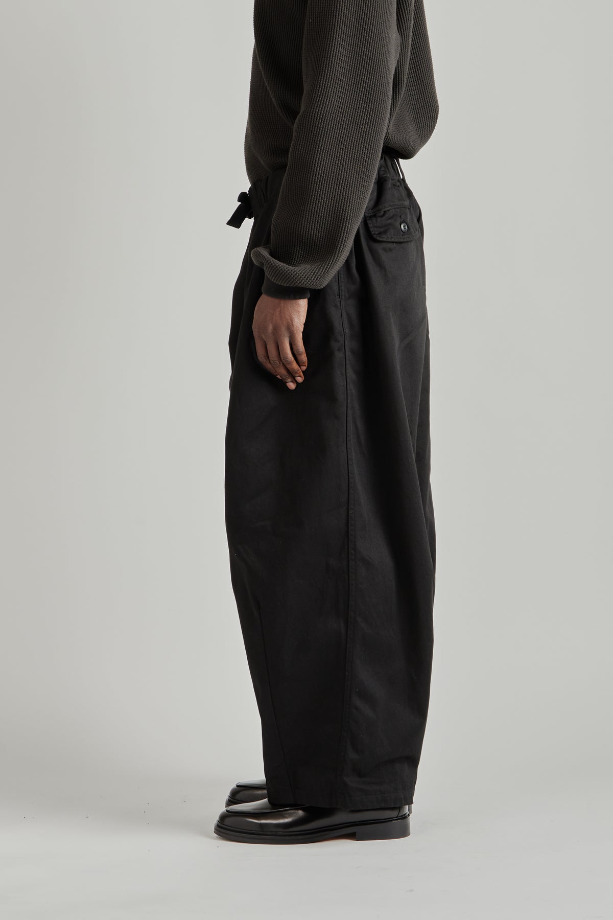 Is-ness FW26 Balloon EZ Pants Black0188