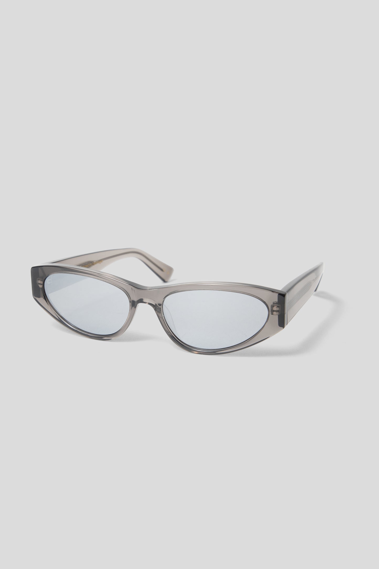 MessyWeekend Blade Grey Silver 01