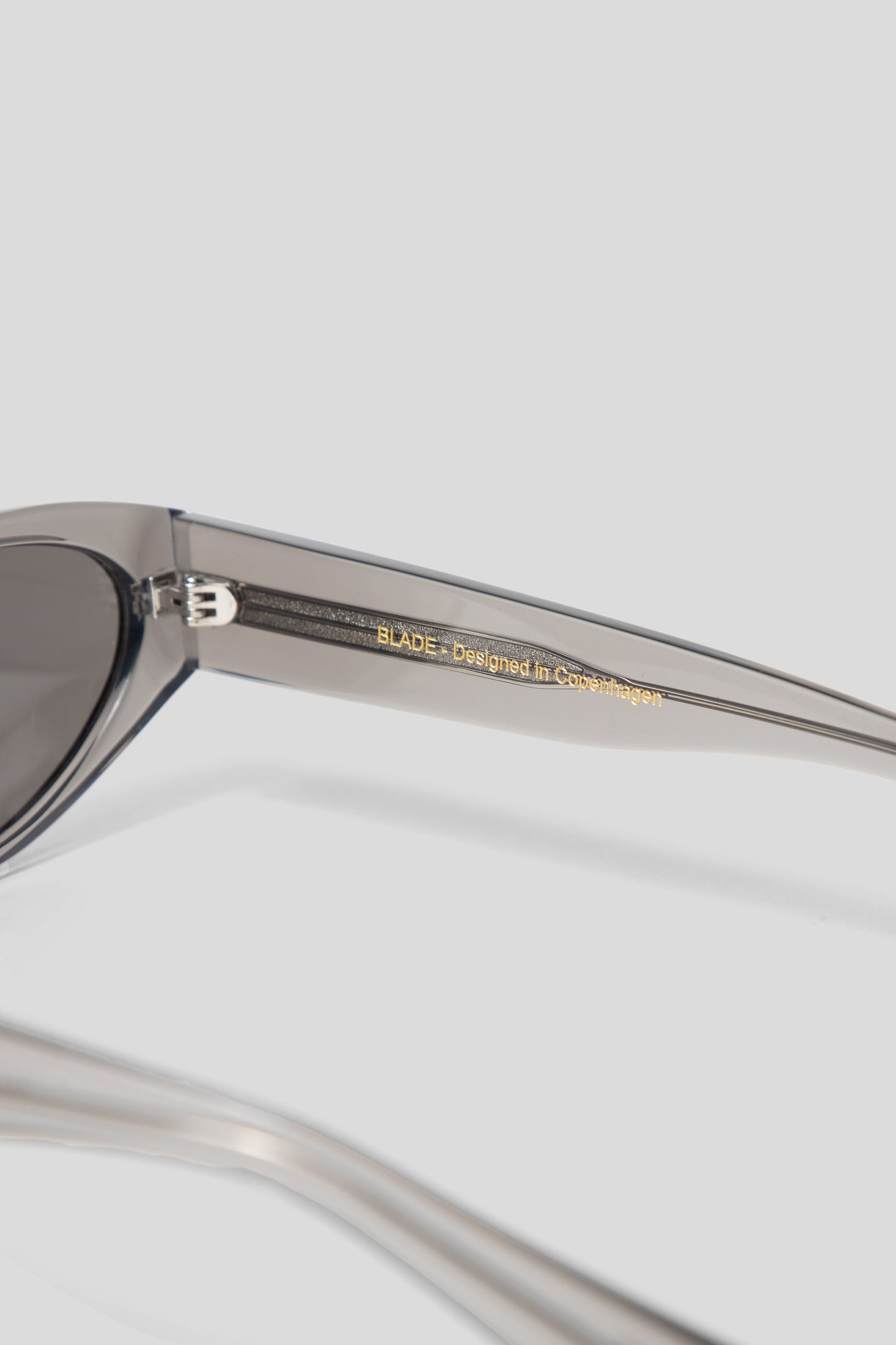 MessyWeekend Blade Grey Silver 03