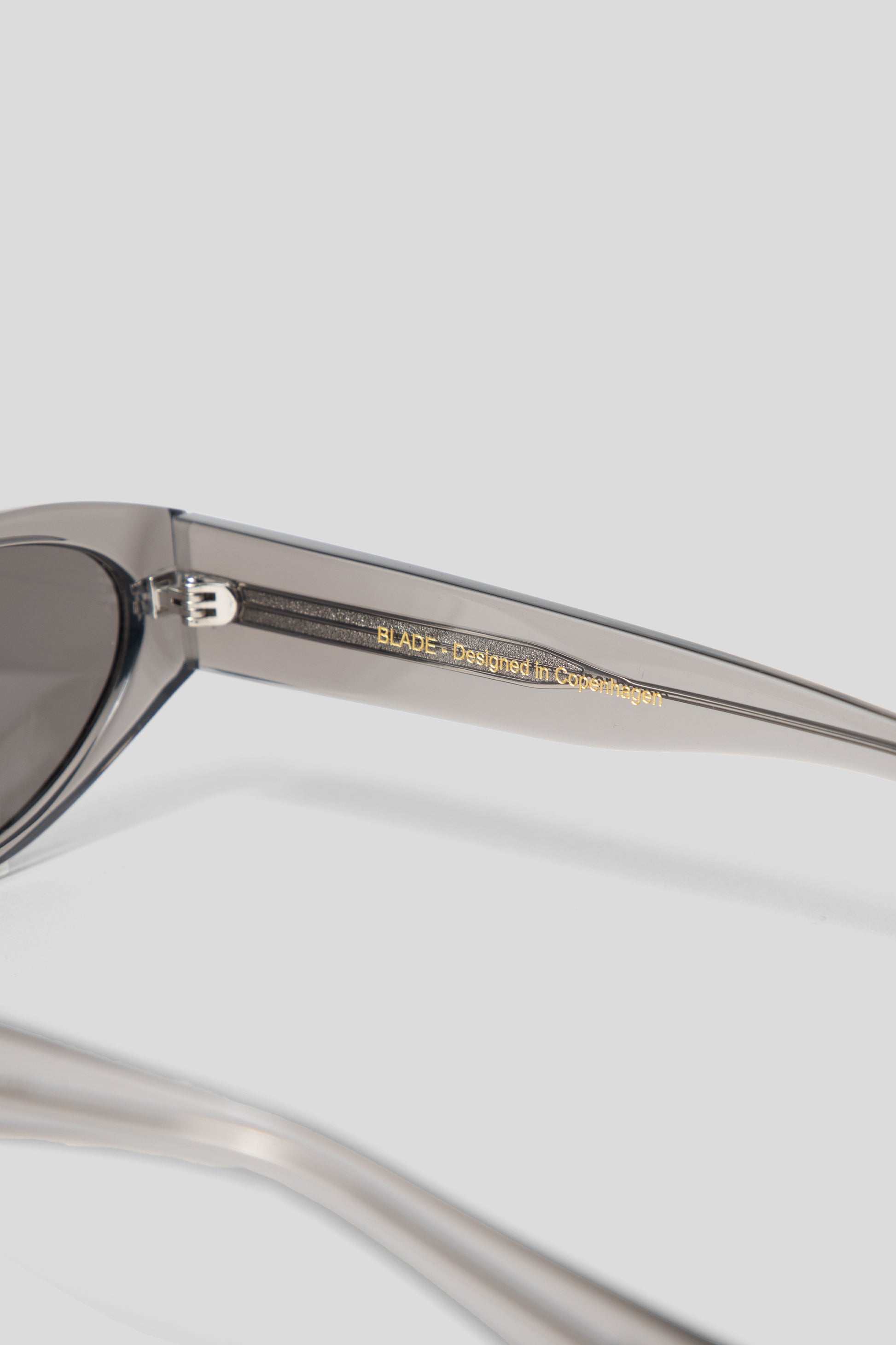 MessyWeekend Blade Grey Silver 03