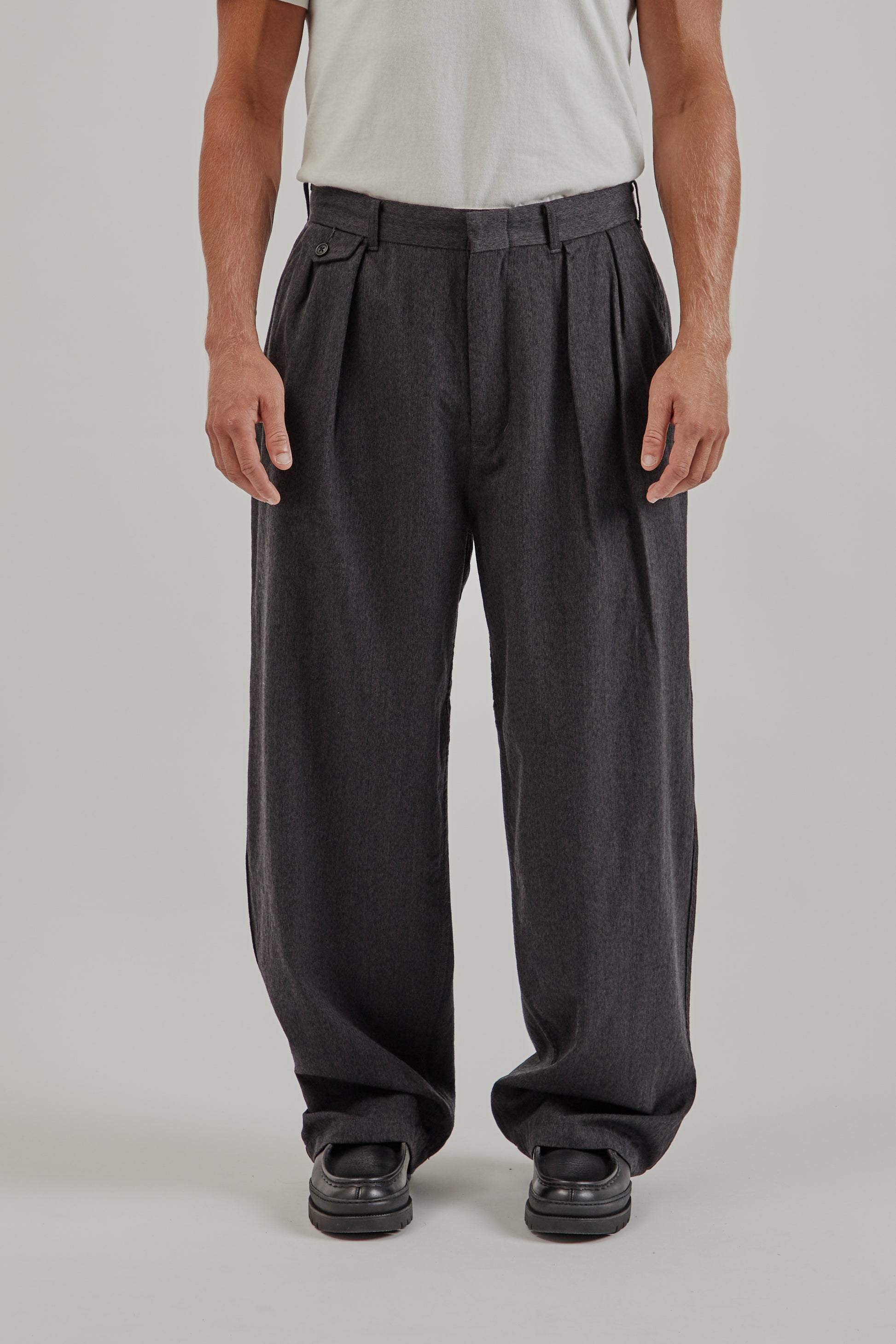 Nanamica FW25 Wool Gabardine Pleat Pants Charcoal 2