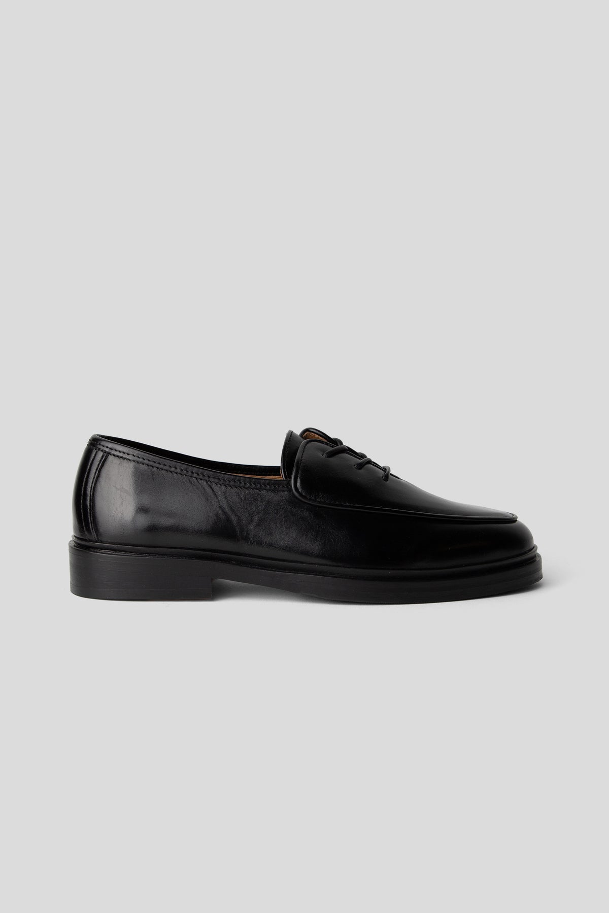 Oli - Black Polished