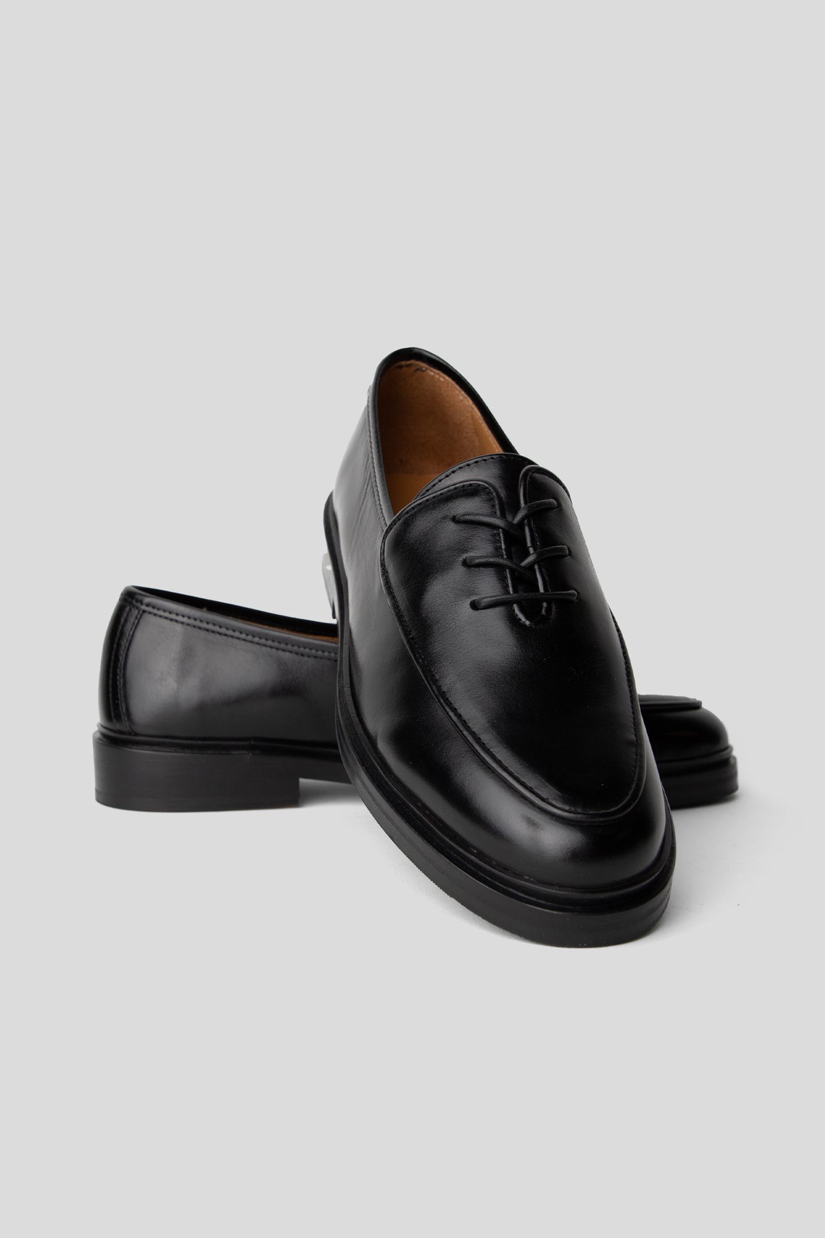 Oli - Black Polished