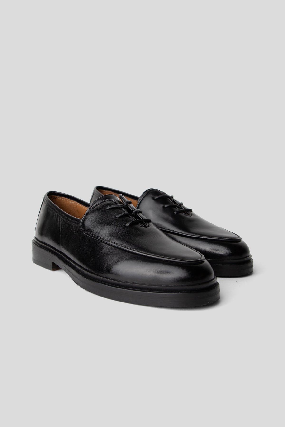 Oli - Black Polished