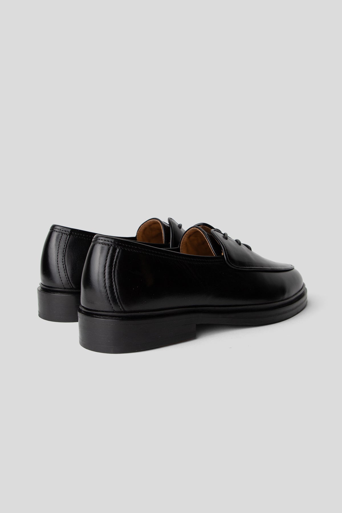Oli - Black Polished