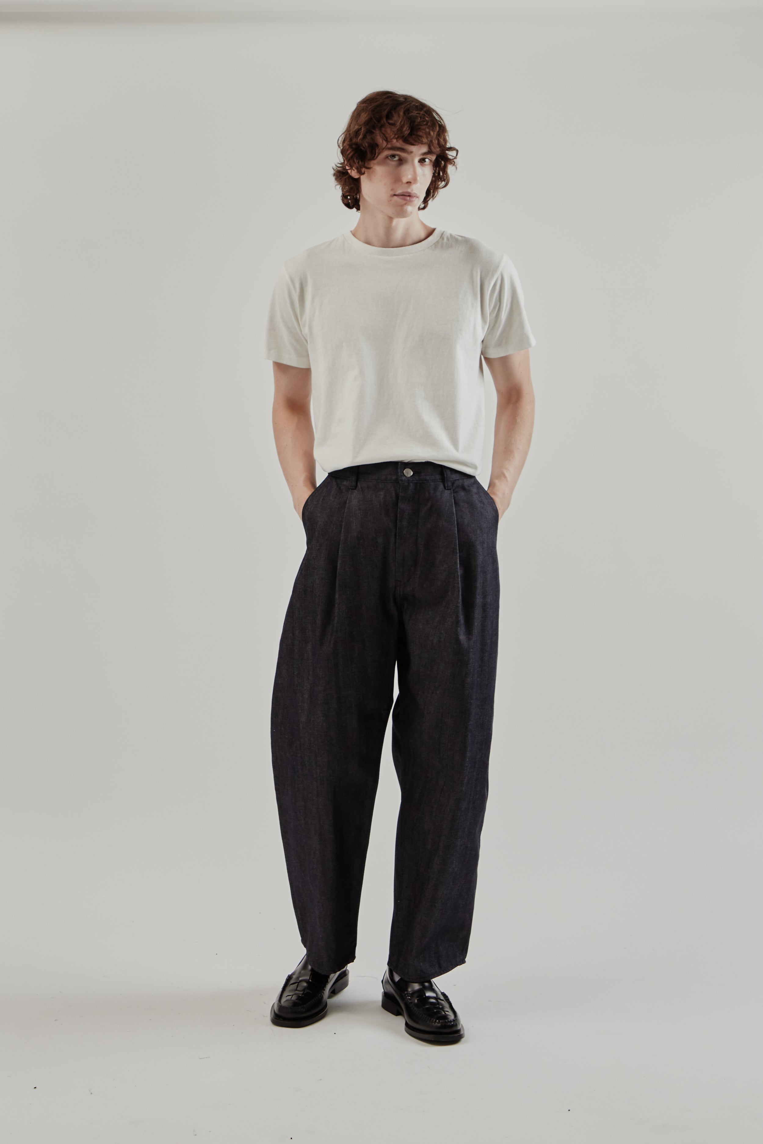 Still By Hand Deep Tuck Wide Denim Pants - Navy | Wallace
