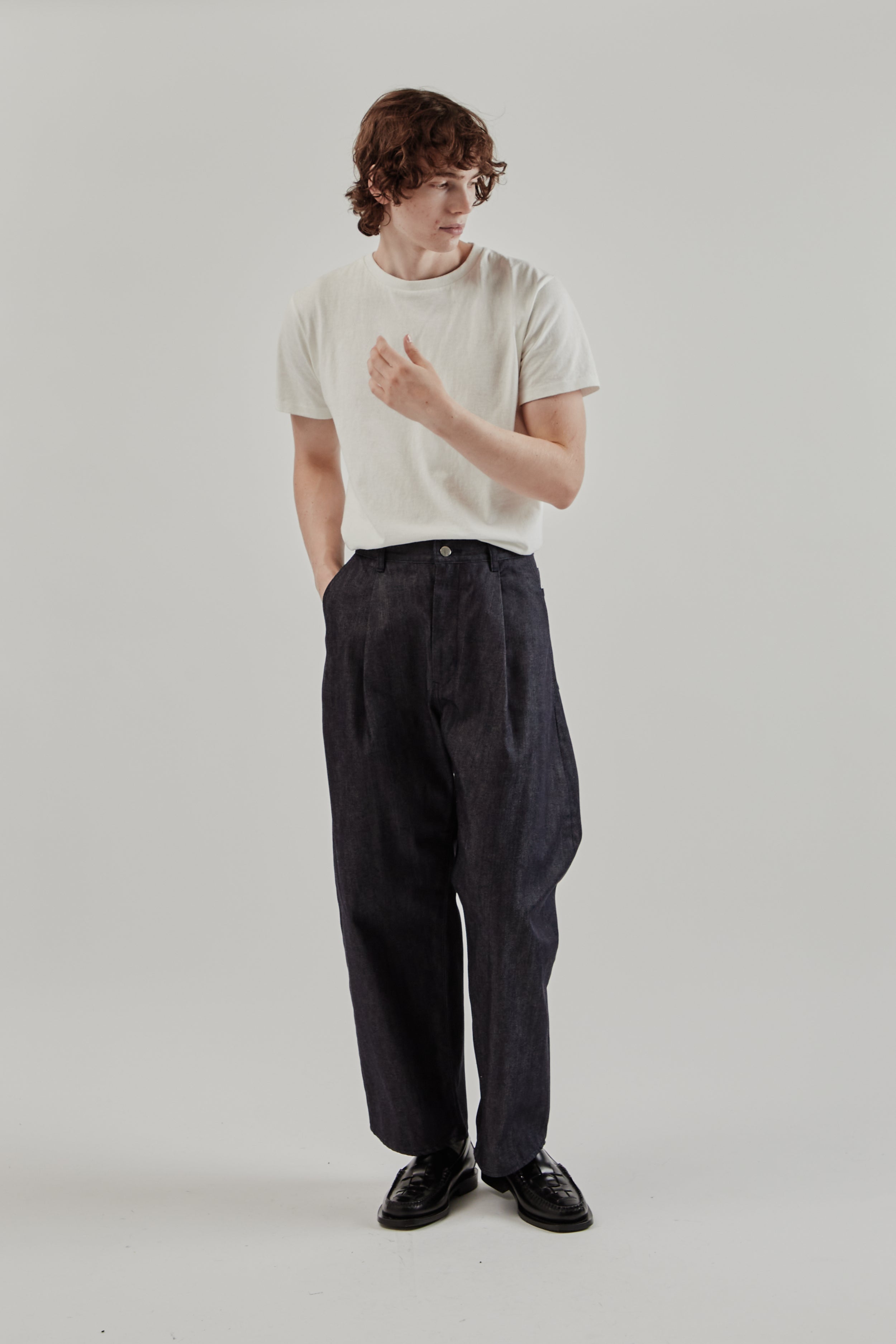 Still By Hand Deep Tuck Wide Denim Pants - Navy | Wallace